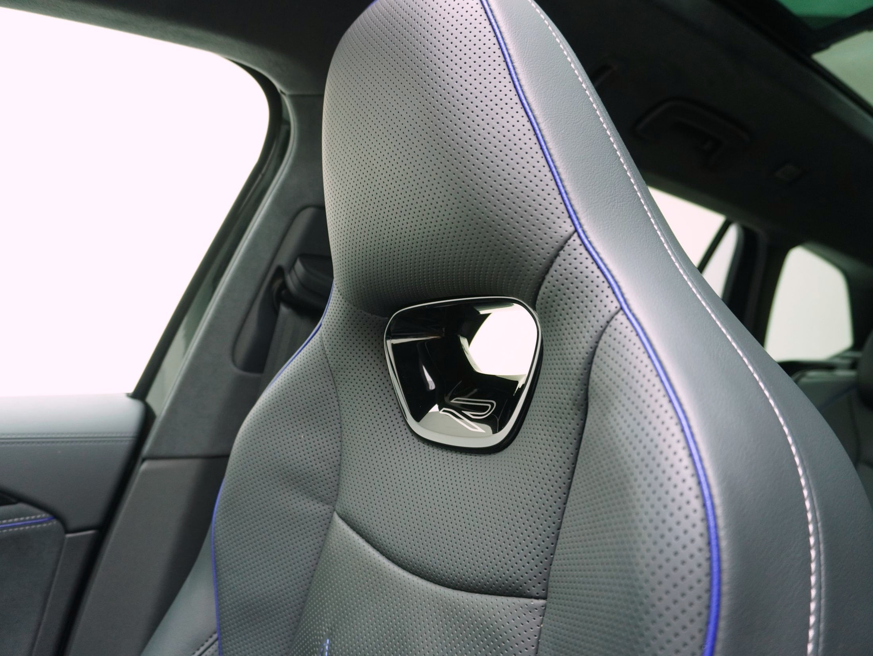 VW Passat Variant 2.0 TSI DSG R-Line 4Motion **R-Line Signature**