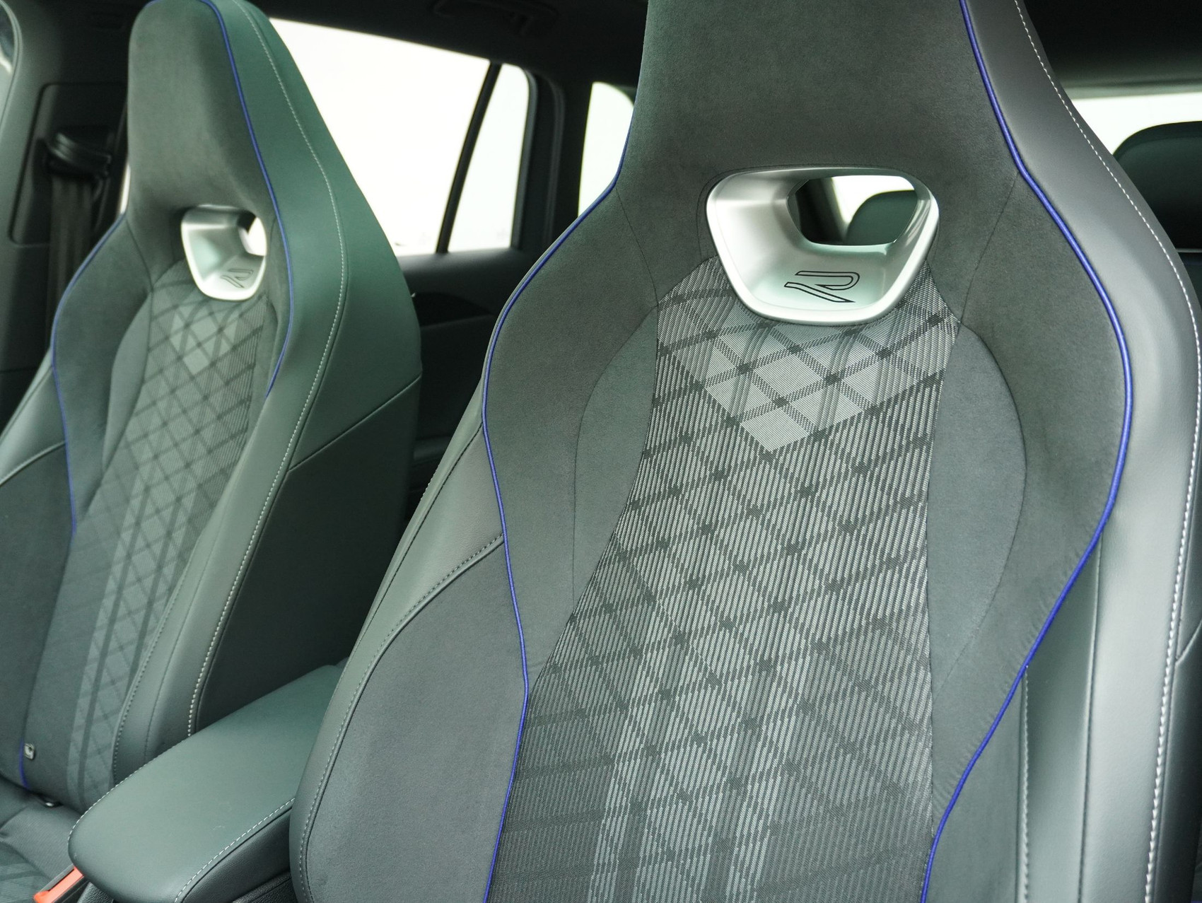 VW Tiguan 2.0 TSI DSG R-Line Black Style 4Motion (2025) **Head-Up / Harman-Kardon Soundsystem**