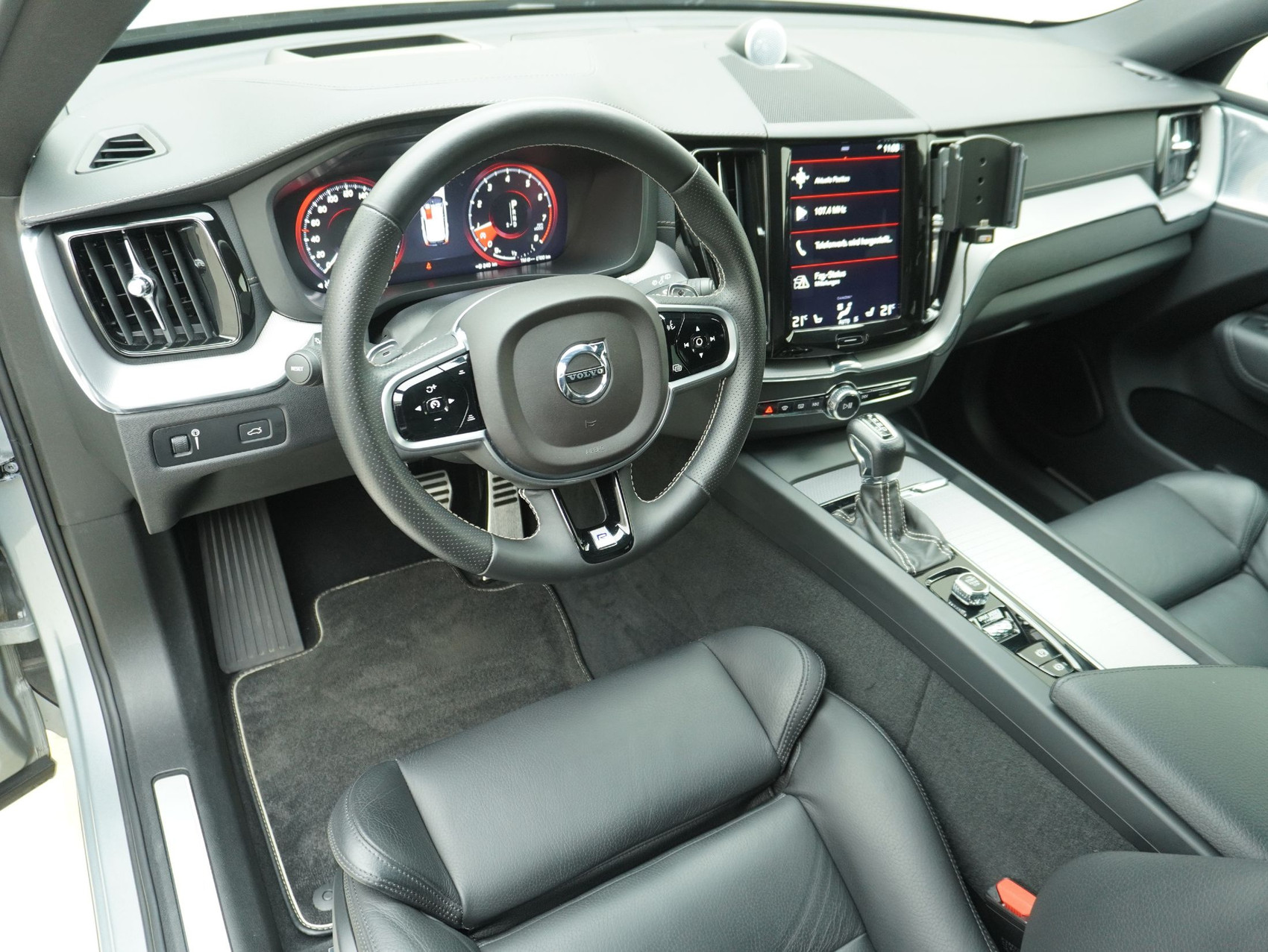 VOLVO XC60 2.0 T6 R-Design AWD