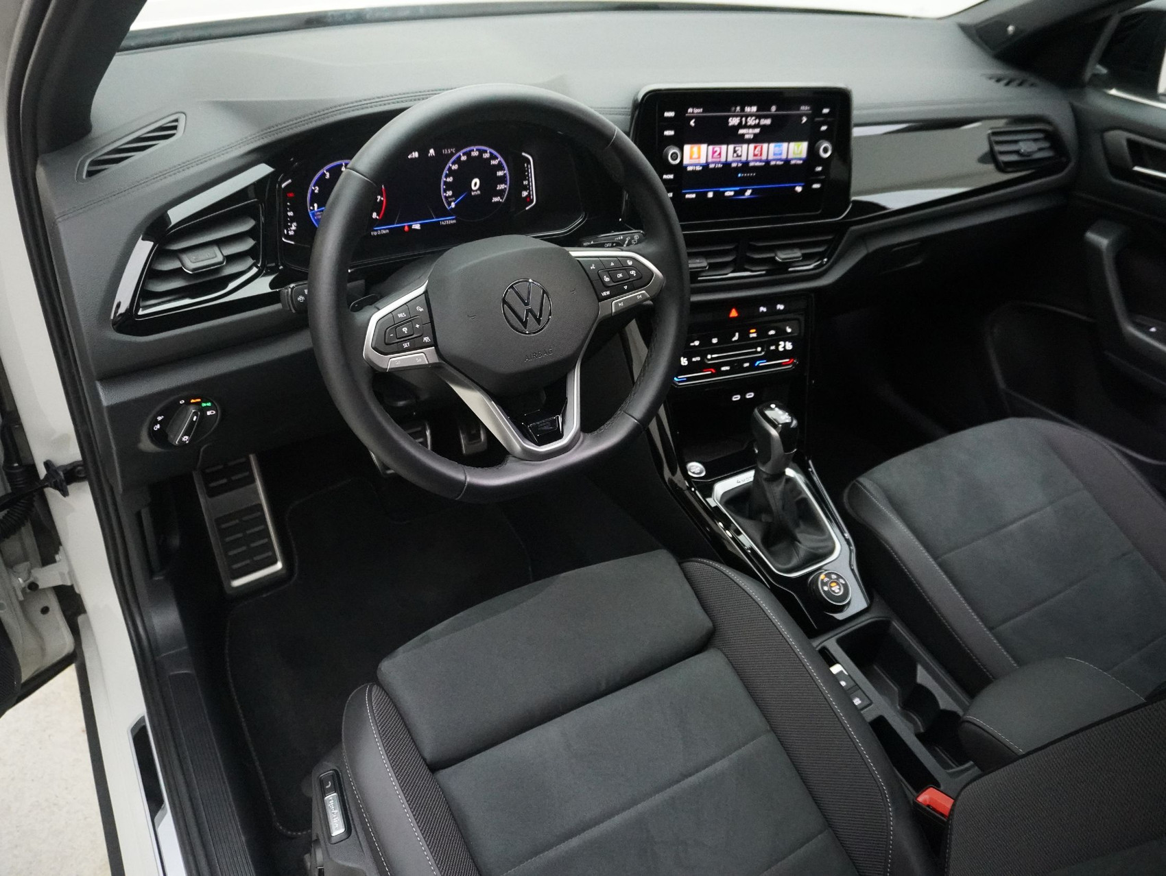 VW T-Roc 2.0 TSI DSG R-Line Black Style 4Motion **Anhängerkupplung und Panoramaglasdach**