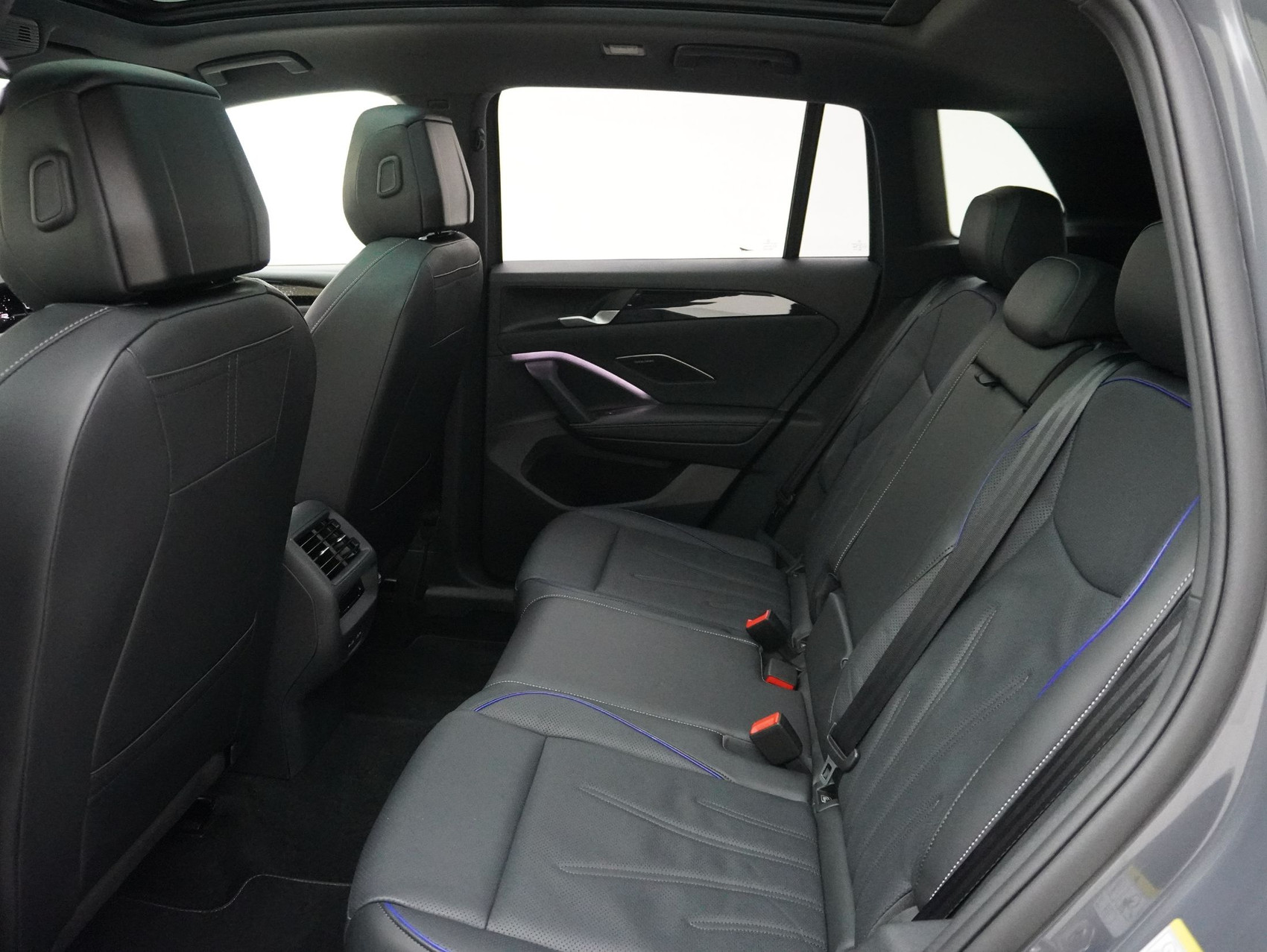 VW Tiguan 2.0 TDI DSG R-Line Black Style 4Motion **Leder/Massage/AHK/uvm**