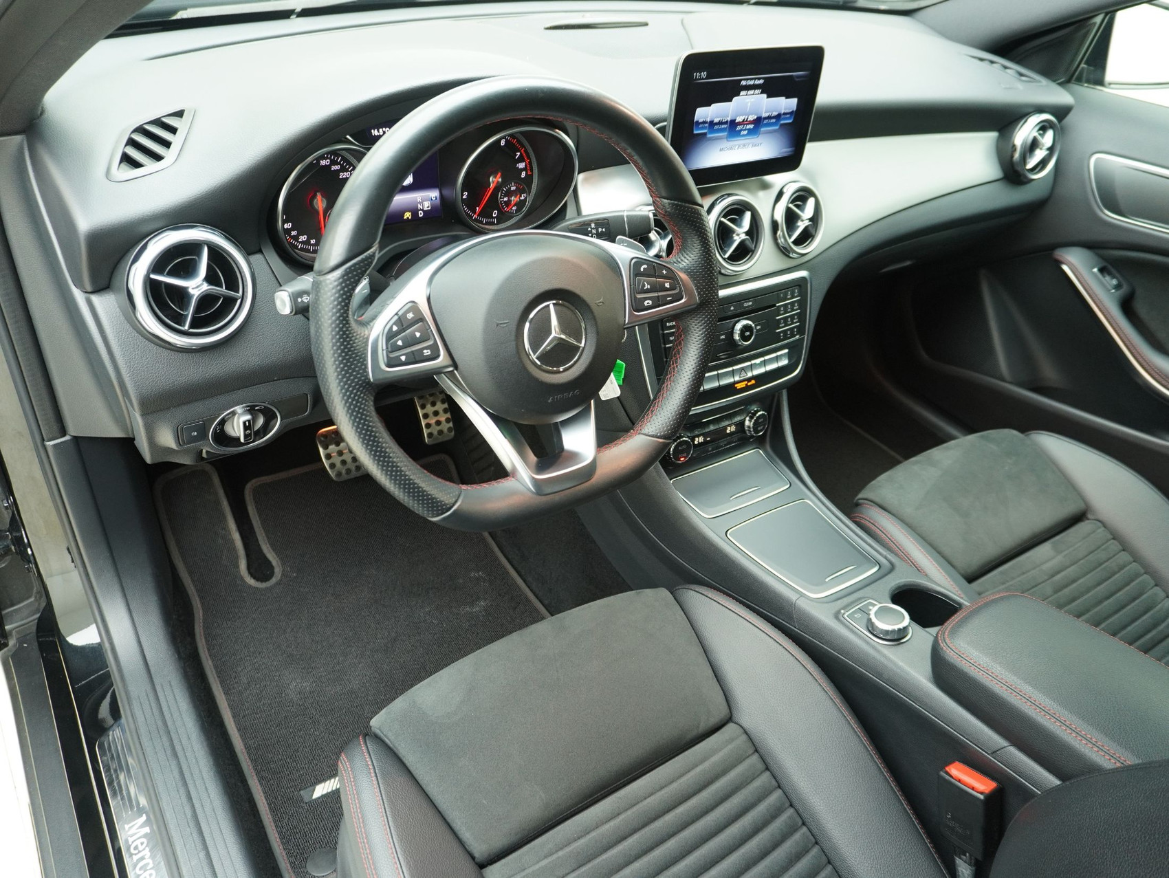 MERCEDES-BENZ GLA-Klasse GLA 250 AMG Line 4matic