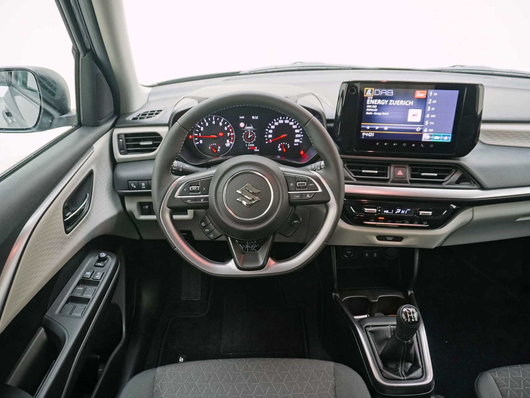 SUZUKI Swift 1.2 Sakura Top Hybrid 4×4