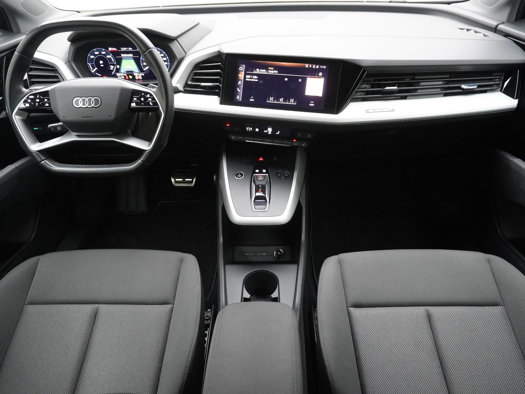 AUDI Q4 e-tron 50 quattro