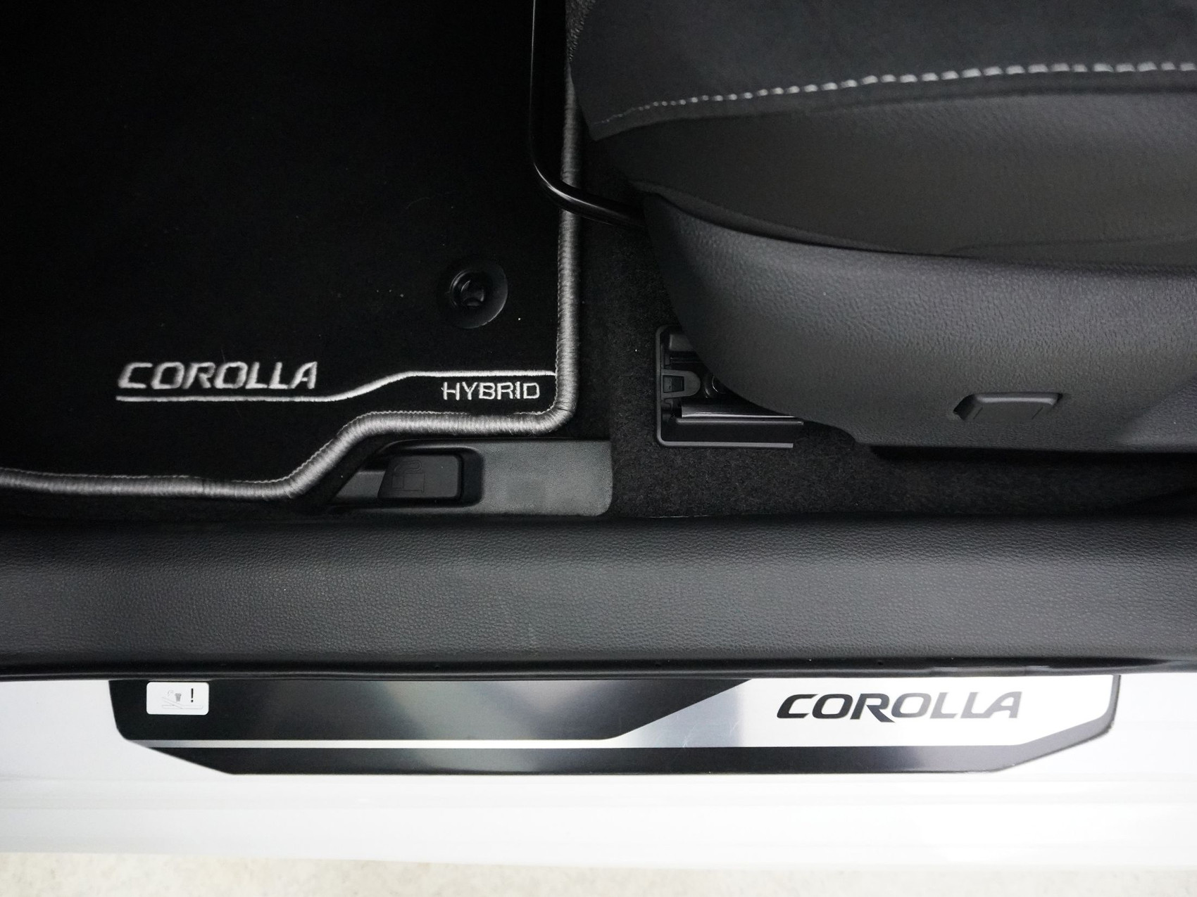 TOYOTA Corolla 2.0 HSD Trend ** Trend Plus **