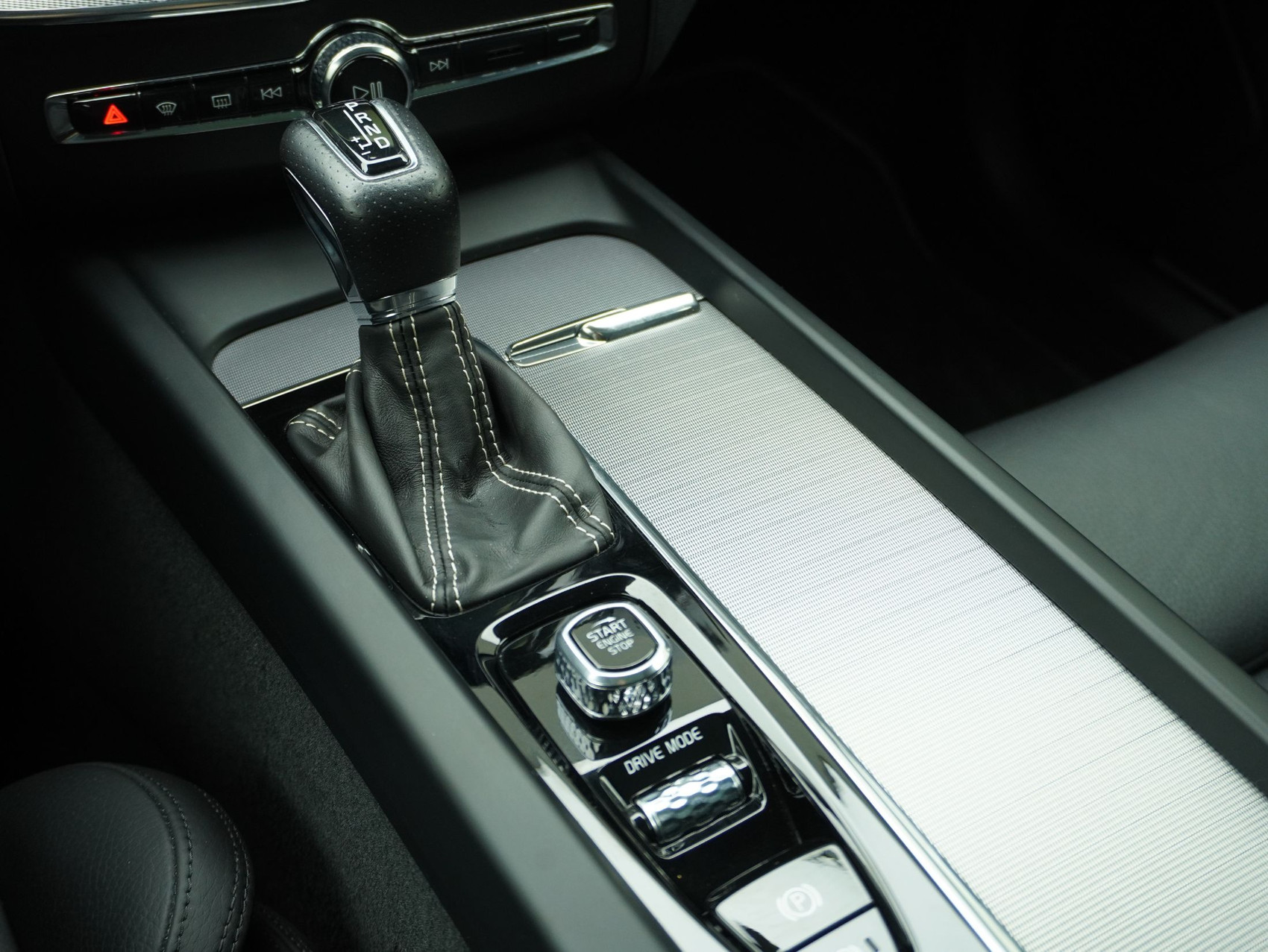 VOLVO XC60 2.0 T6 R-Design AWD