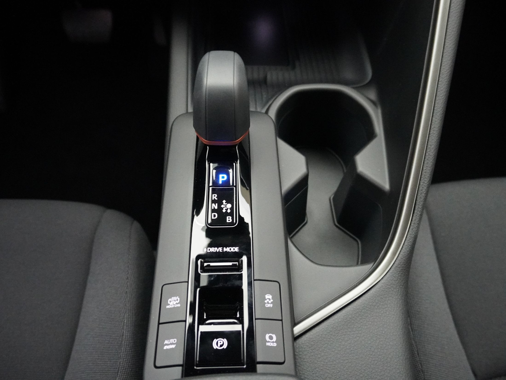 TOYOTA C-HR 2.0 PHEV Swiss Edition ** inkl. 8-Fach bereift **