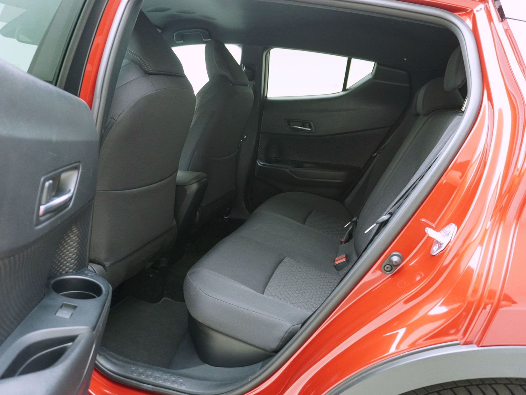 TOYOTA C-HR 2.0 VVTi HSD Trend