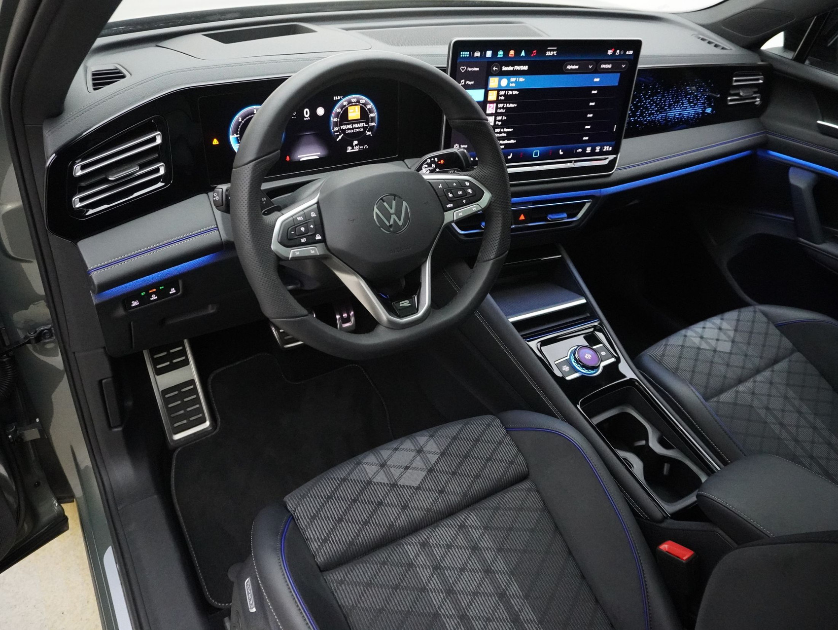 VW Tiguan 2.0 TDI DSG R-Line Black Style 4Motion (2025) **Anhängerkupplung/Head-UP/Panoramadach**