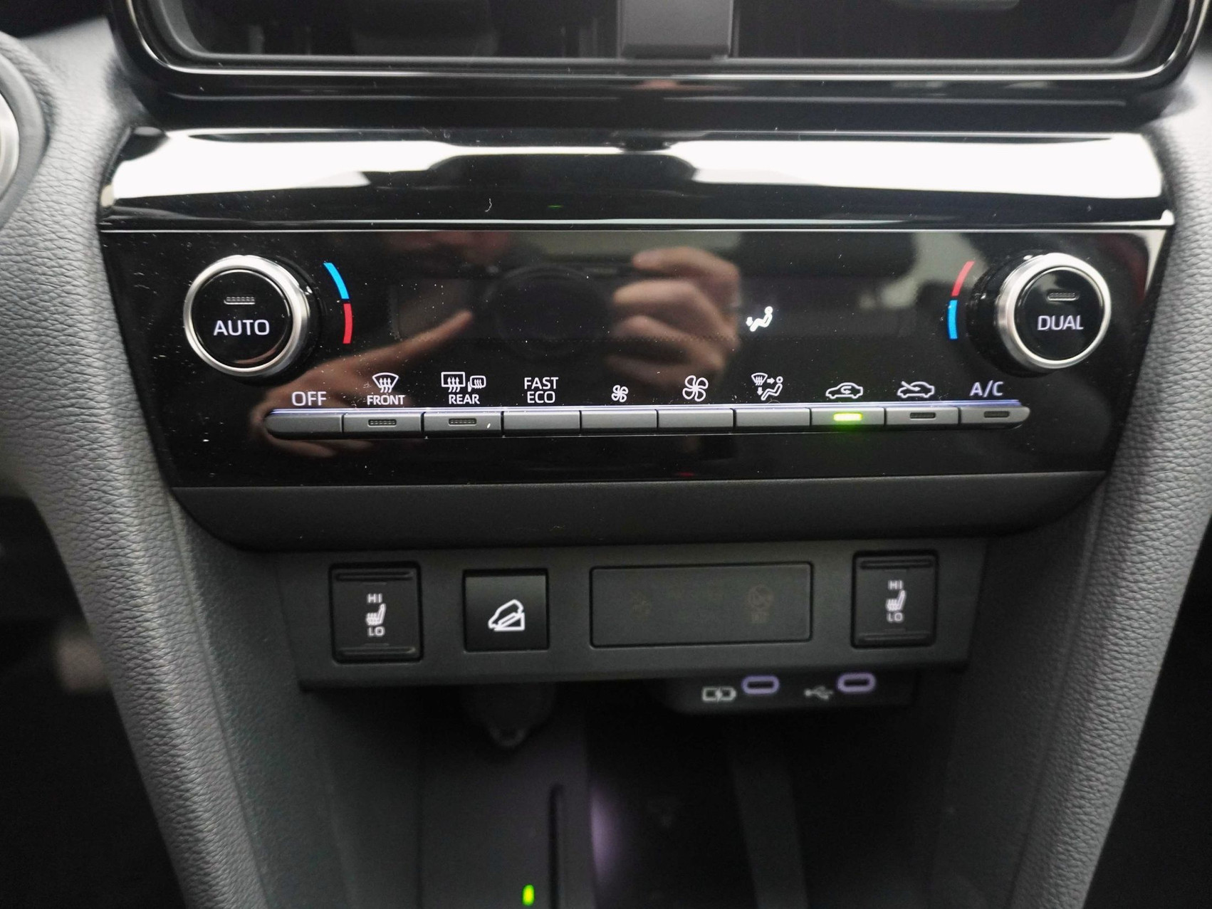 TOYOTA Yaris Cross 1.5 VVT-i HSD Premium AWD-i ** 360° Kamera **