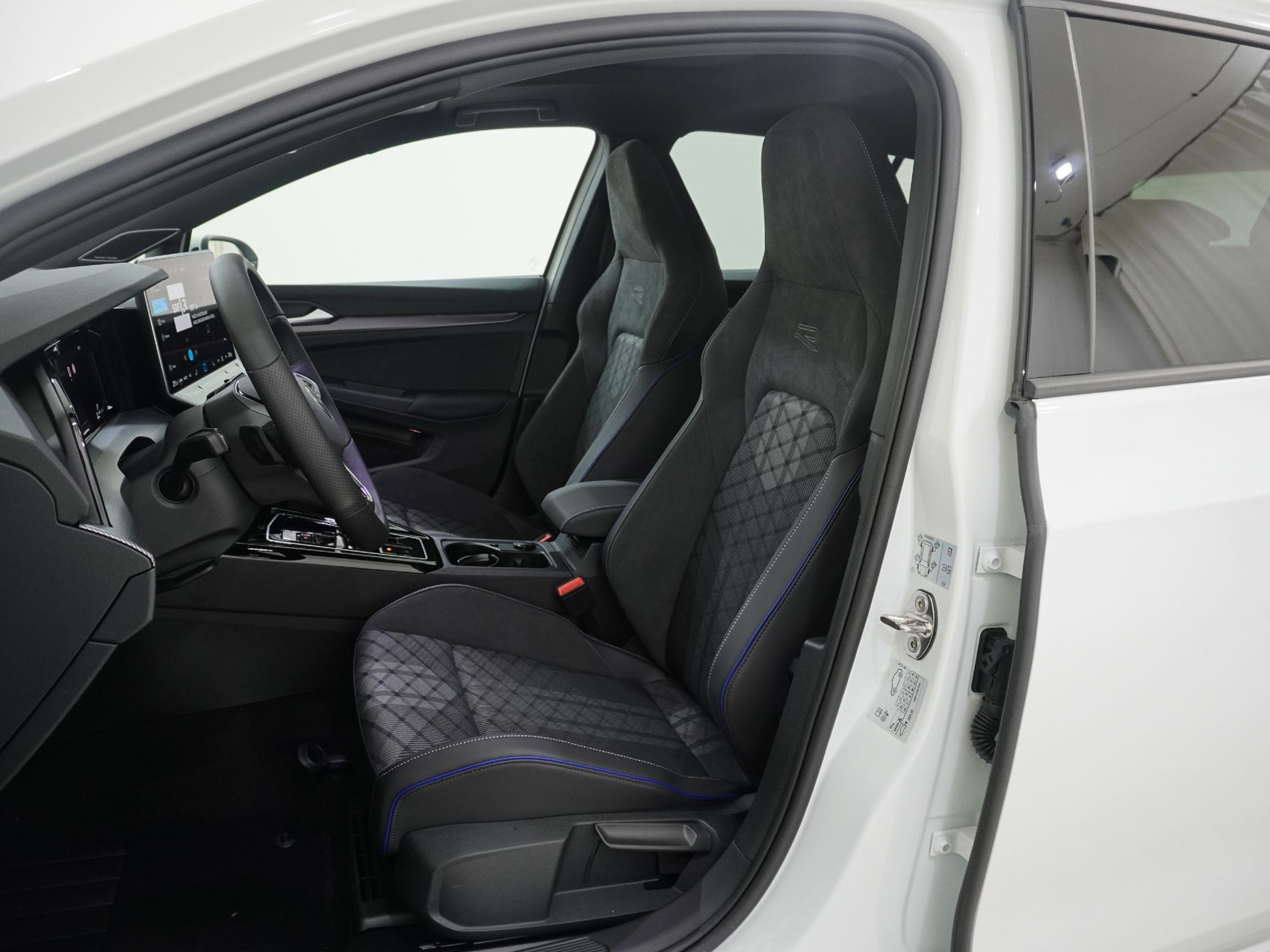 VW Golf VIII 2.0 TSI R-Line DSG 4Motion