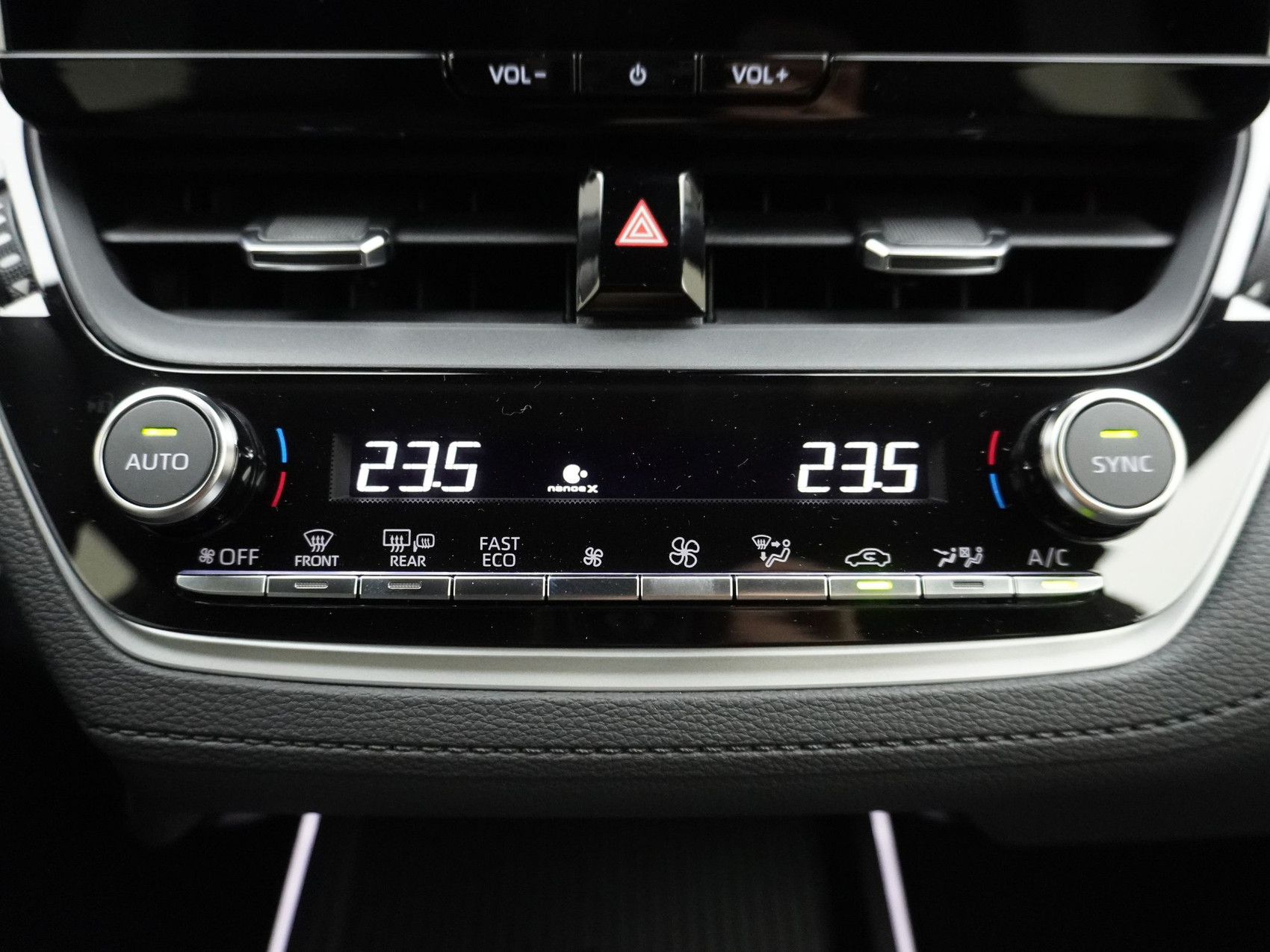 TOYOTA Corolla Cross 2.0 HSD Premium AWD-i ** 4×4  **