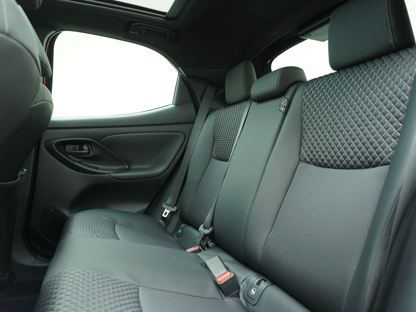 TOYOTA Yaris 1.5 VVT-i HSD Premium ** inkl. Panoramadach **