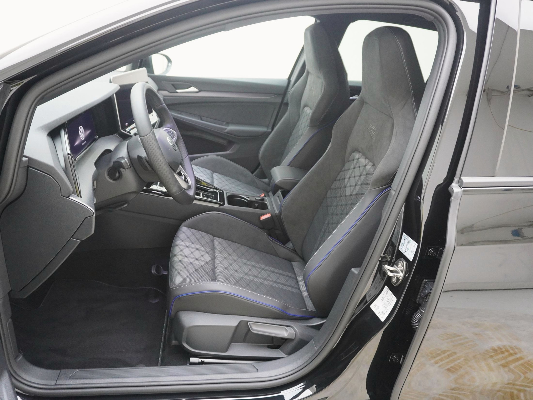 VW Golf VIII 1.5 eTSI R-Line DSG