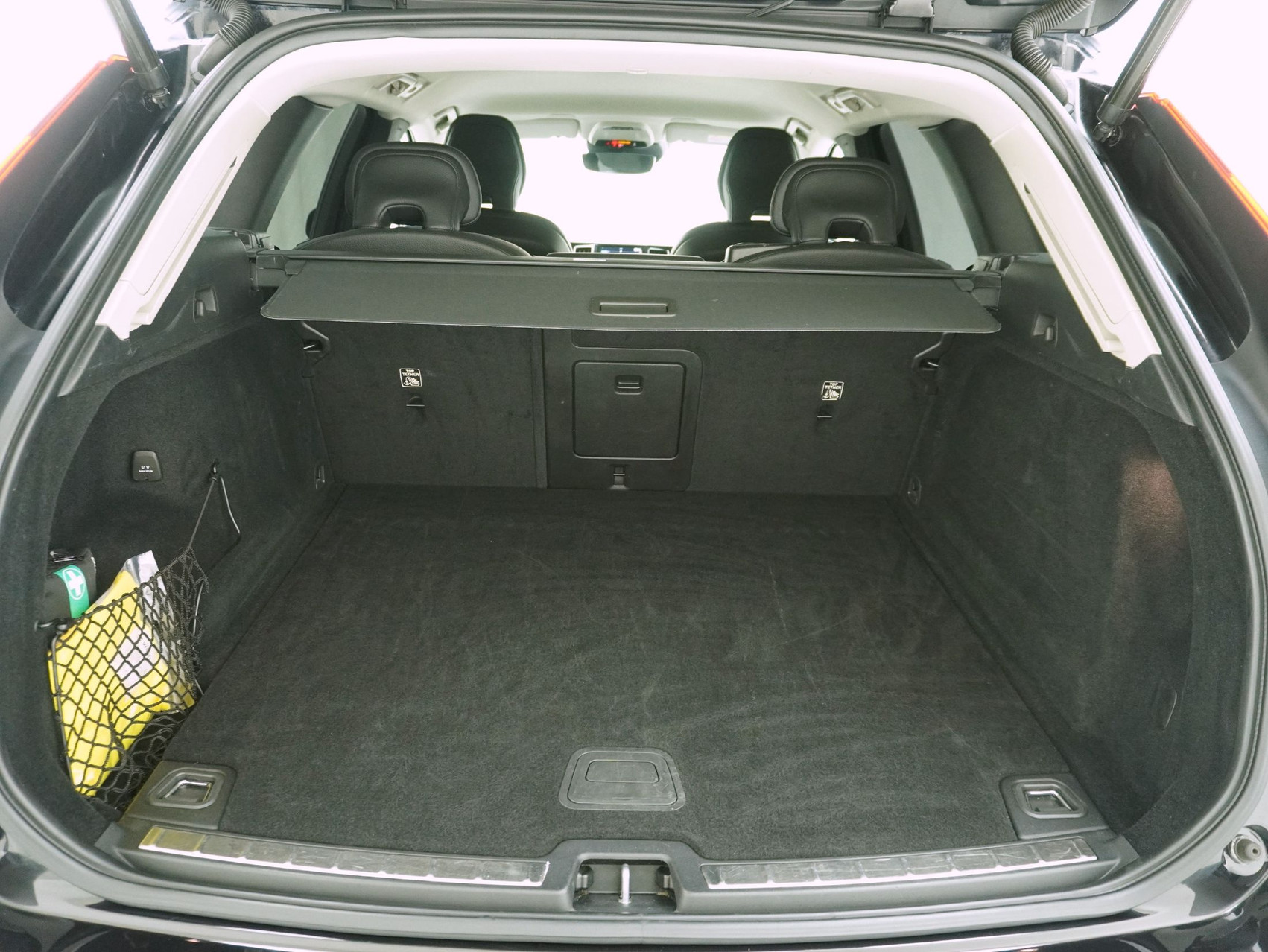 VOLVO XC60 2.0 B4 MH Momentum AWD