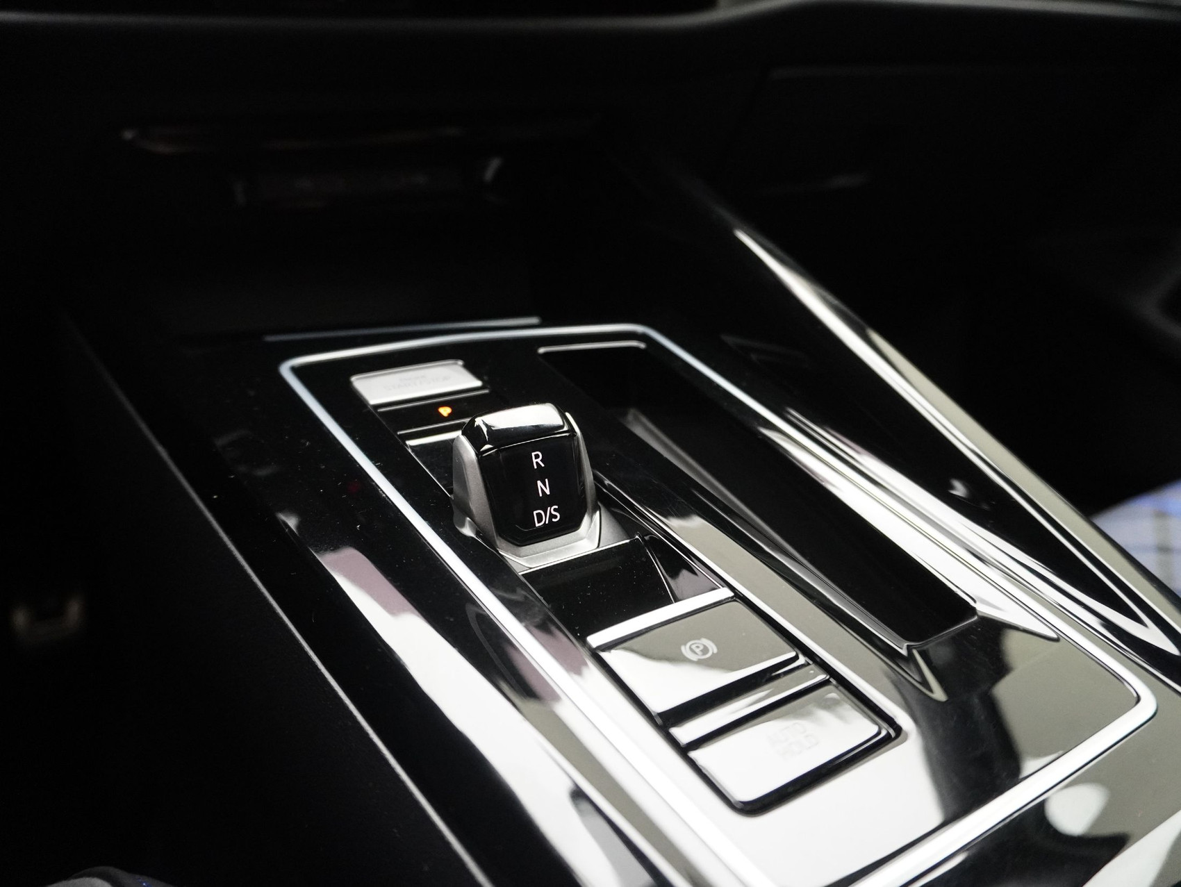 VW Golf 8.5 2.0 TSI DSG R Black Edition 4Motion (2025)