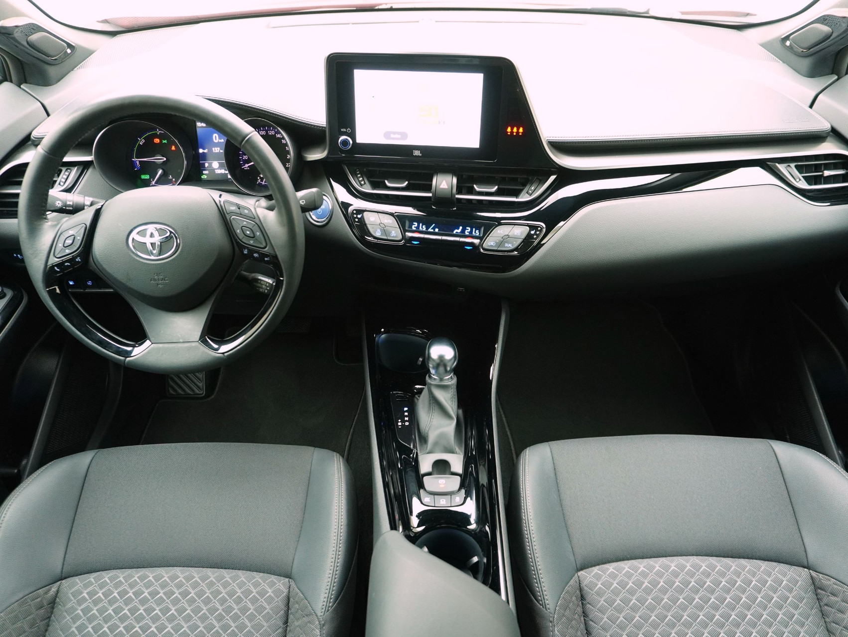 TOYOTA C-HR 2.0 VVTi HSD Trend