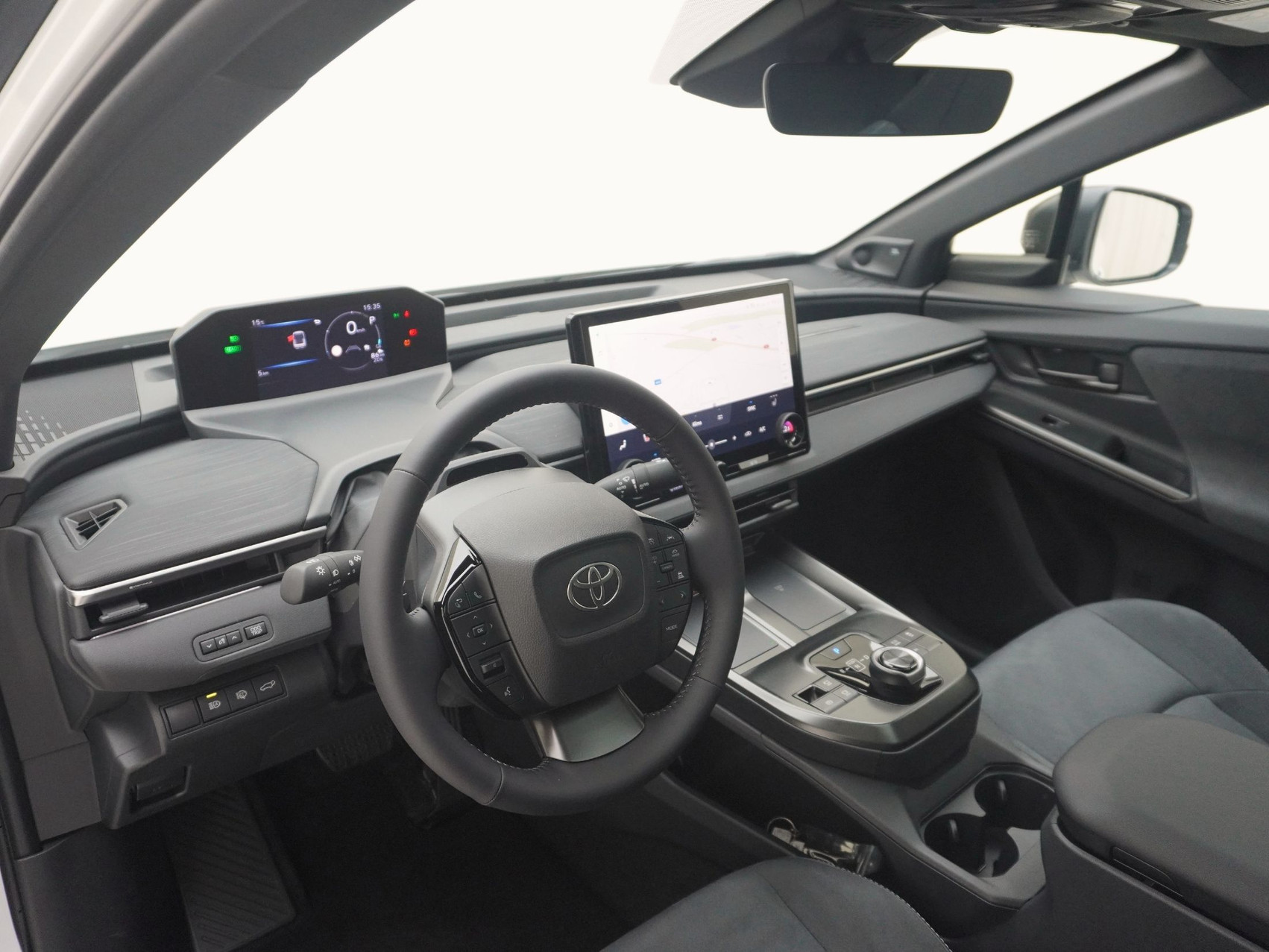 TOYOTA C-HR+ 77 KWh AWD Premium ** mit Panoramadach **