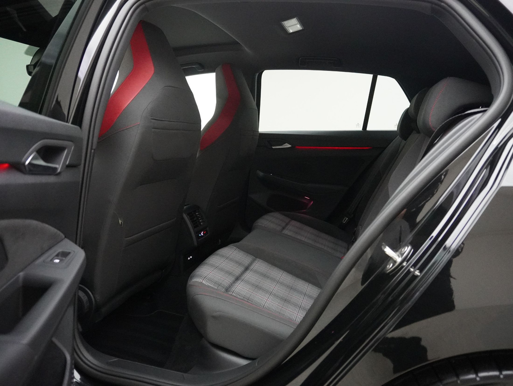 VW Golf 8.5 2.0 TSI DSG GTI Black Style (2025) ** Harman/Kardon / Head-Up / Panoramadach **