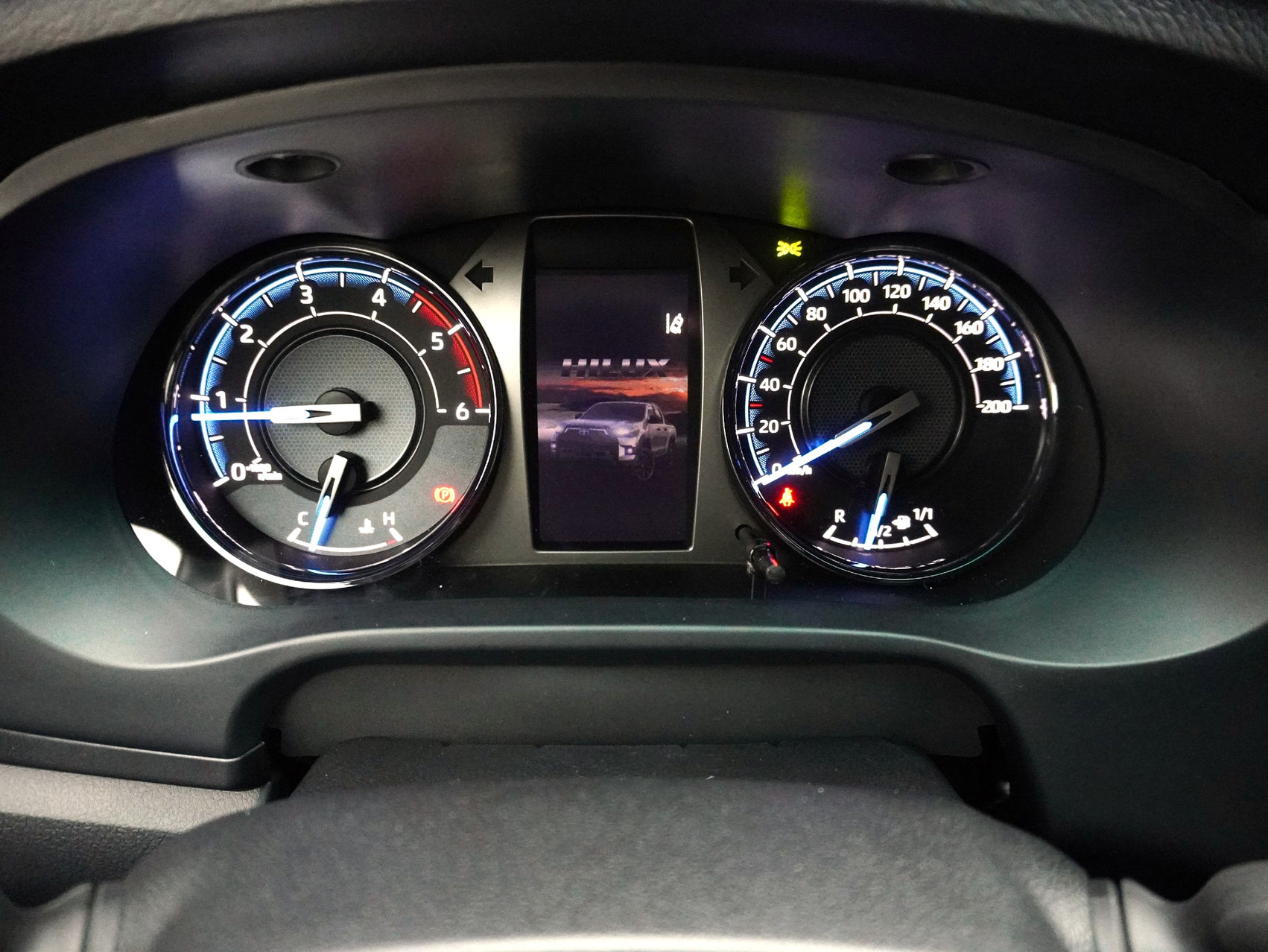 TOYOTA Hilux Double Cab.-Pick-up 2.8 D-4D MHEV 204 Invincible