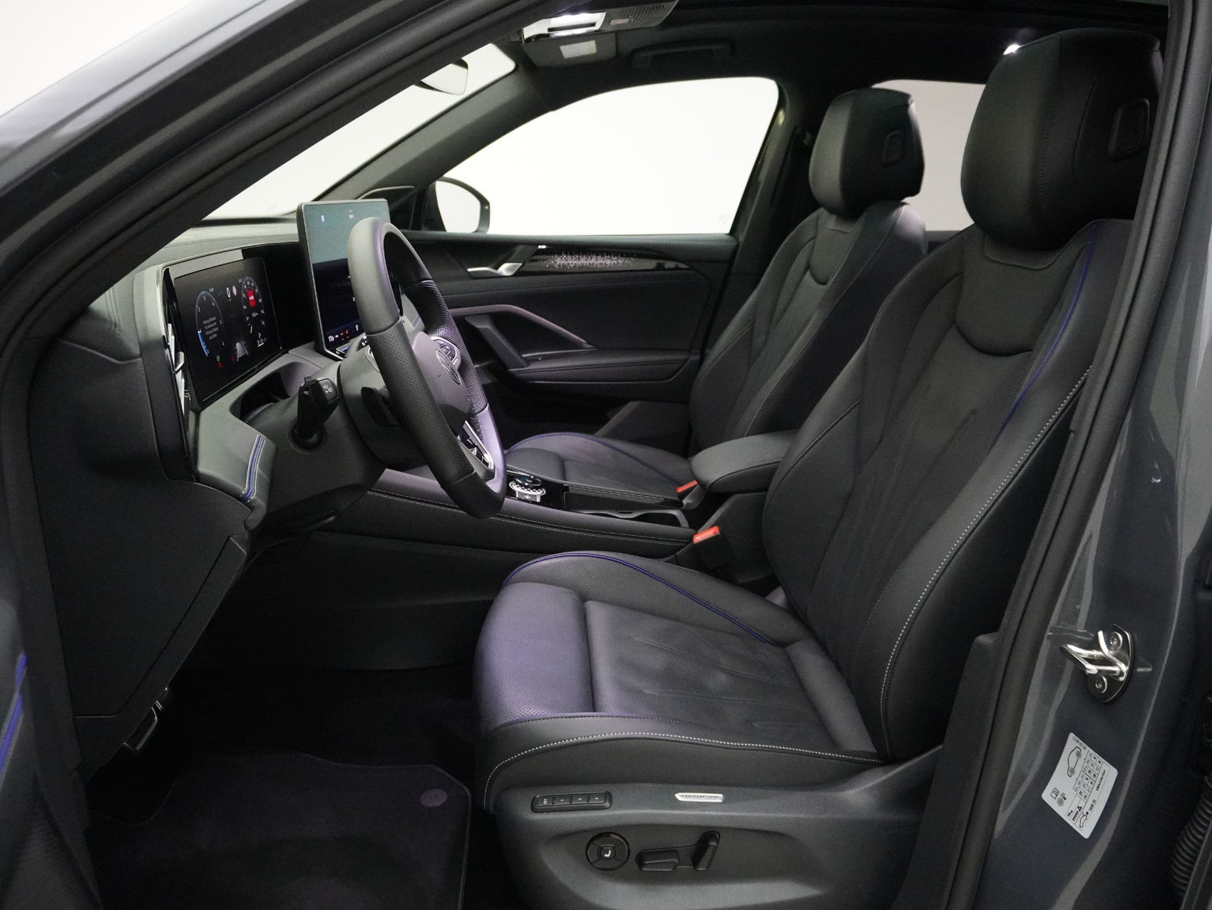 VW Tiguan 2.0 TDI DSG R-Line Black Style 4Motion **Leder/Massage/AHK/uvm**