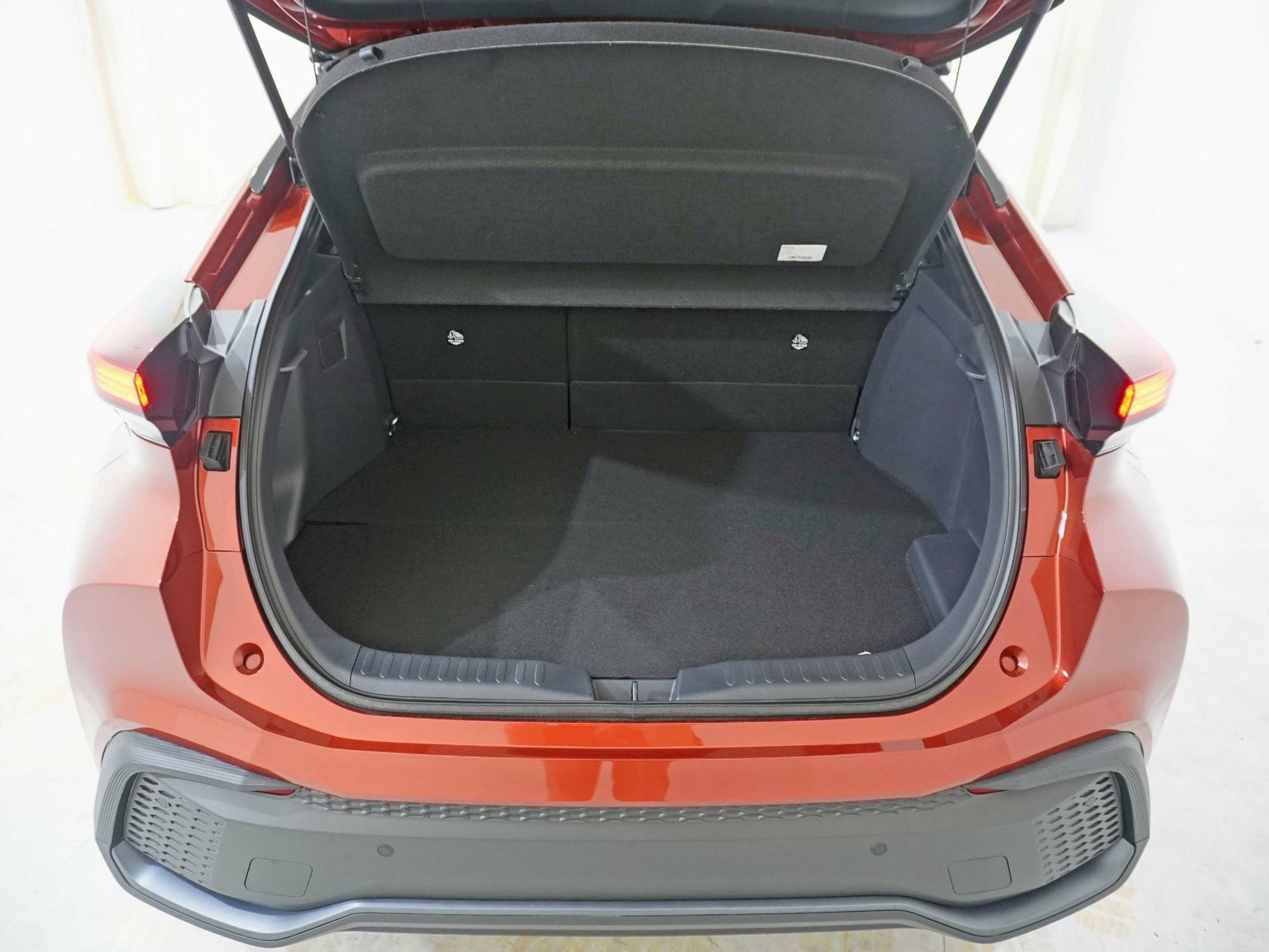 TOYOTA C-HR 2.0 PHEV Swiss Edition ** inkl. 8-Fach Bereifung **