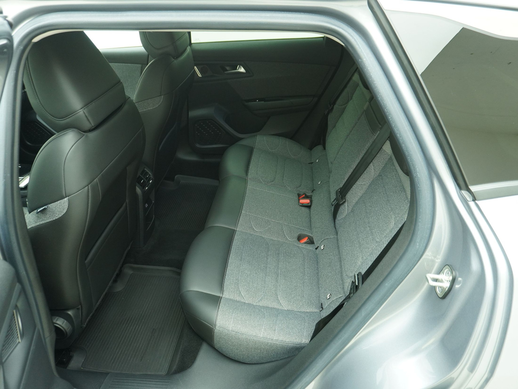 CITROËN C5 X 1.6 Plug-in Hybrid ë-EAT8 Swiss Edition