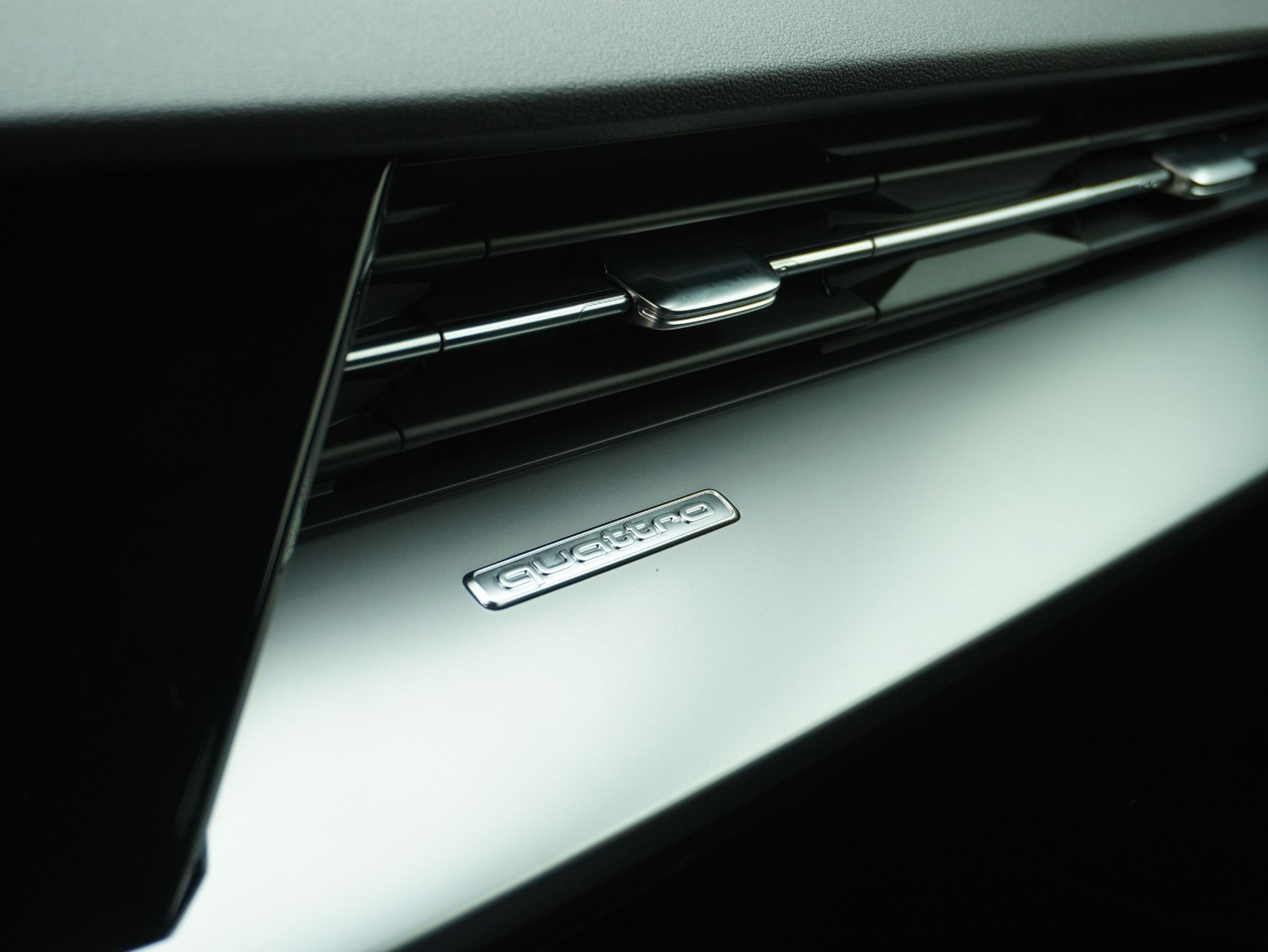 AUDI A3 Sportback 40 TFSI S line quattro S-Tronic **Audi Werksgarantie bis 09/2028**