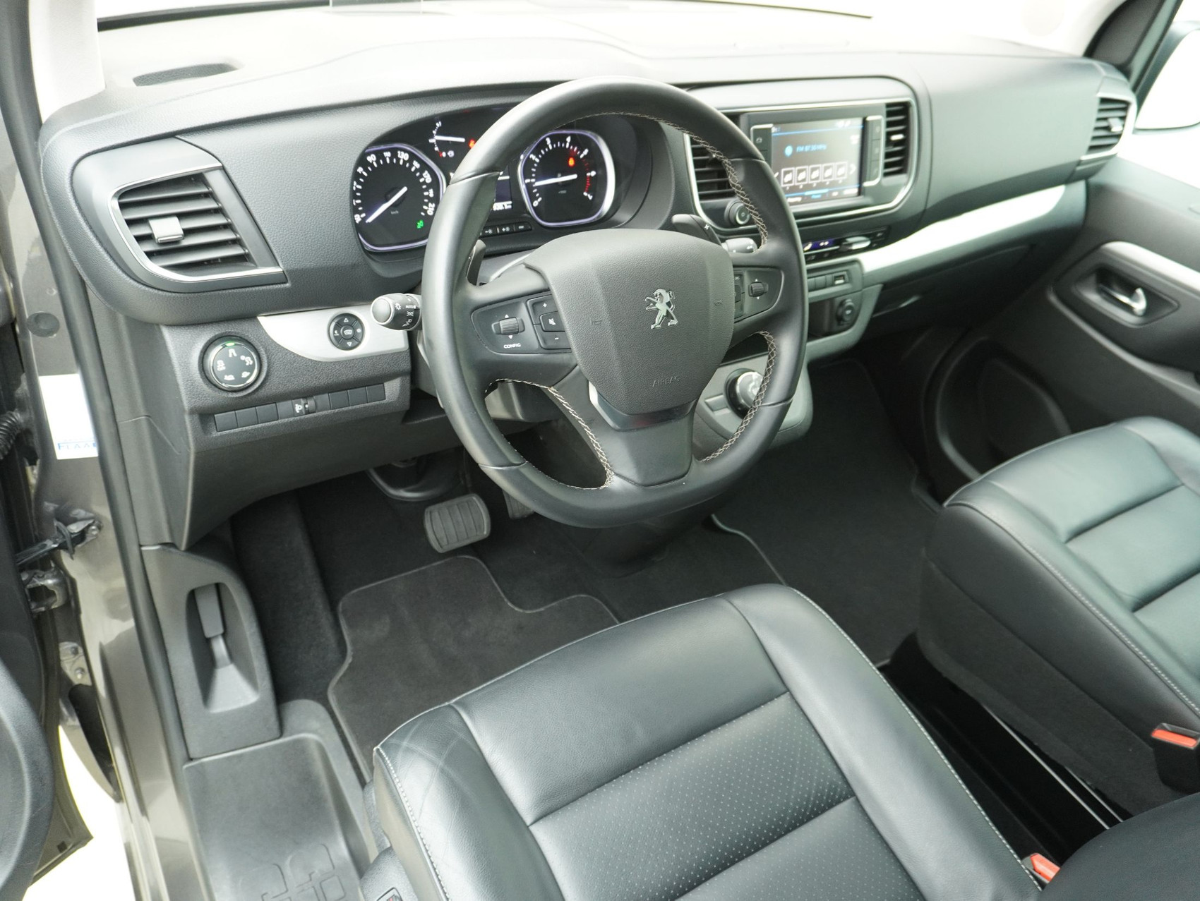 PEUGEOT Traveller Standard 2.0 BlueHDi Allure