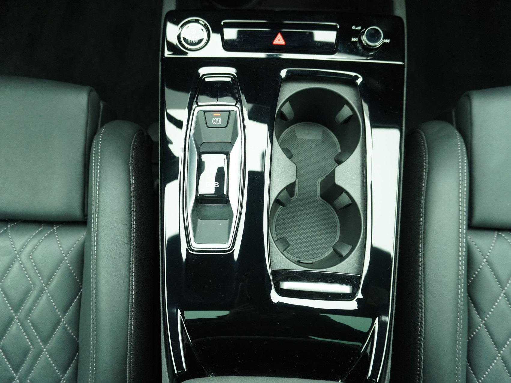 AUDI Q6 e-tron S line quattro **Audi Werksgarantie bis 03/2030**