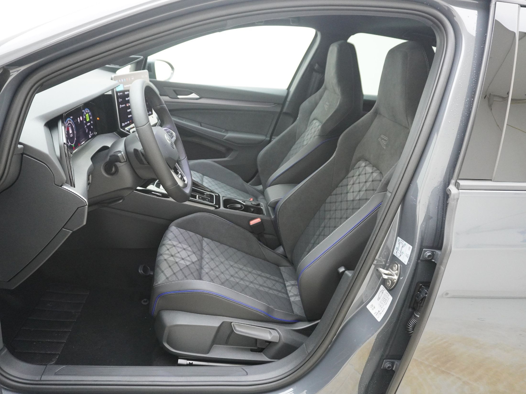 VW Golf VIII 1.5 eTSI R-Line DSG