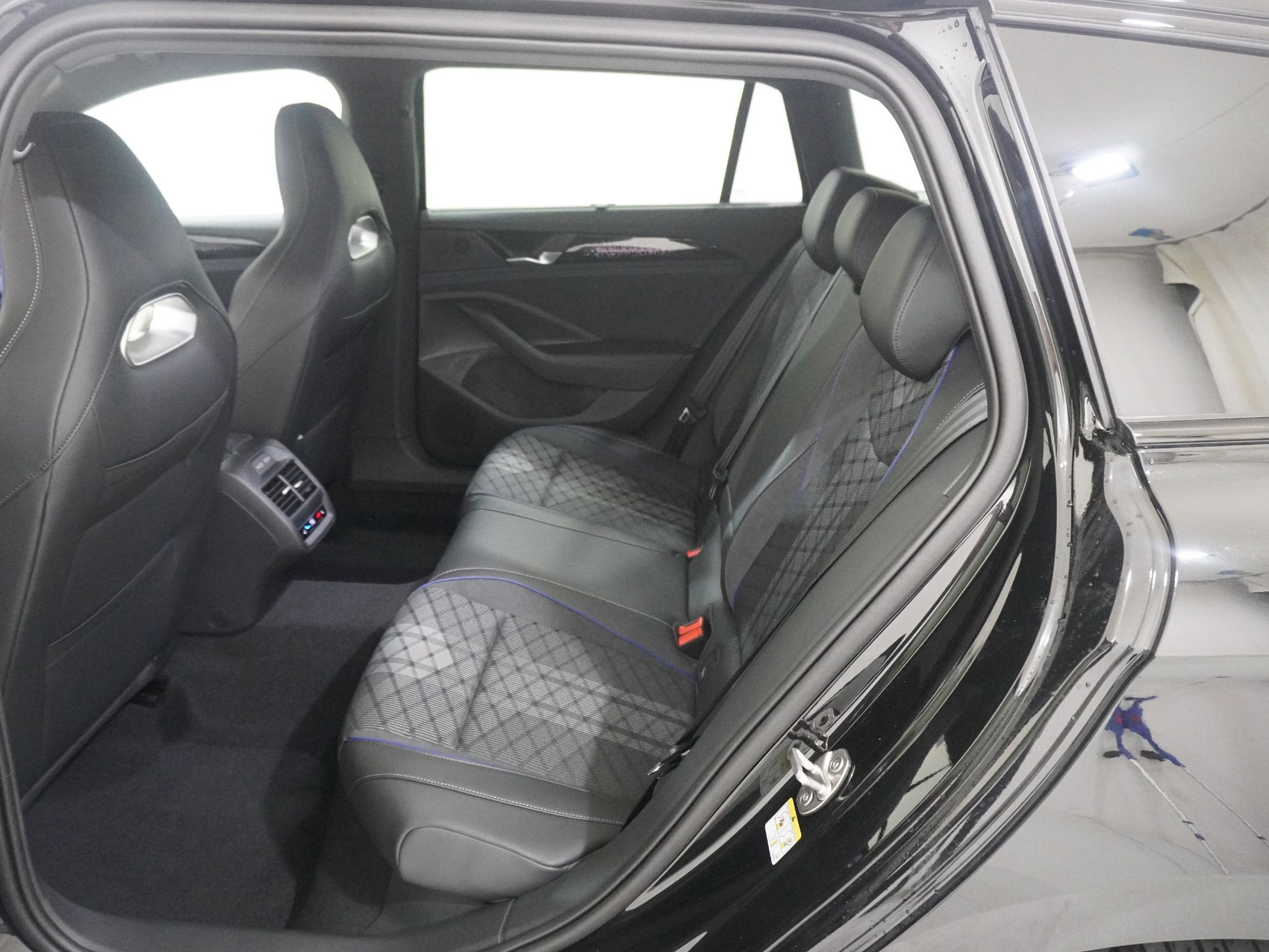 VW Passat Variant 2.0 TSI R-Line 4Motion DSG