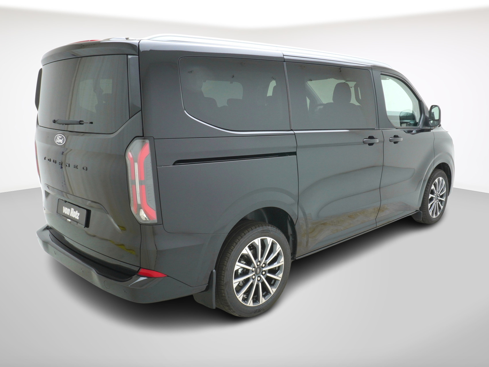 FORD Tourneo Custom L1 2.5 Plug-in-Hybrid Titanium X