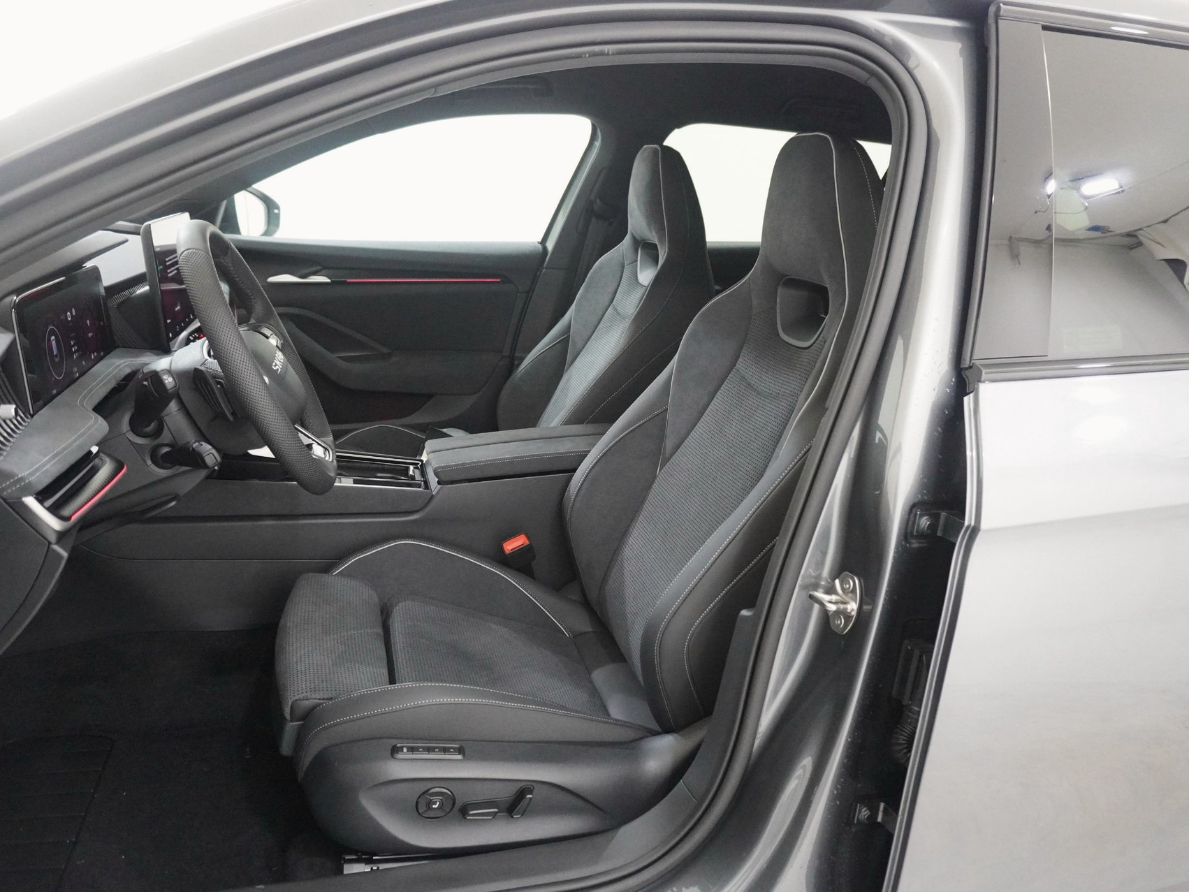 SKODA Superb 2.0 TDI Sportline 4×4 DSG