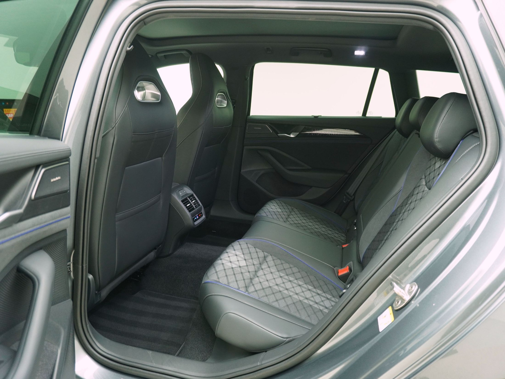 VW Passat Variant 1.5 TSI DSG Plug-in-Hybrid R-Line