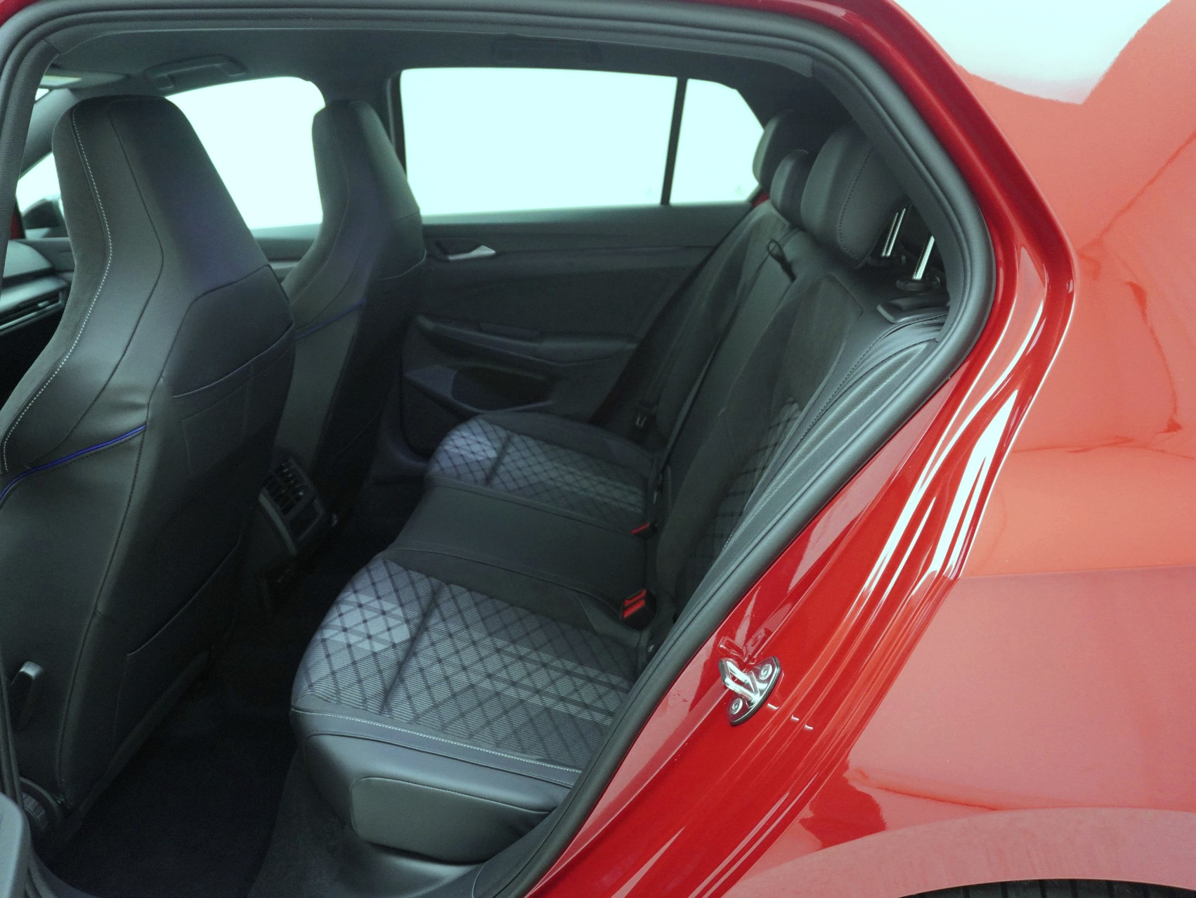 VW Golf VIII 1.5 eTSI R-Line DSG