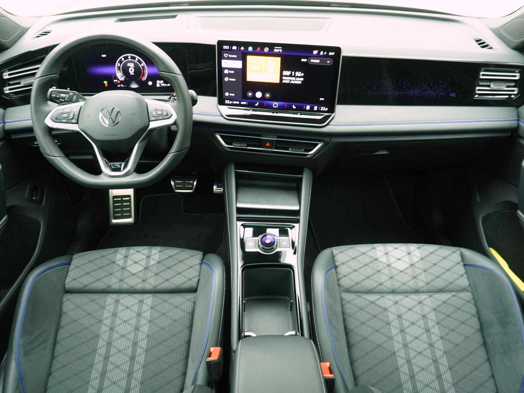 VW Tiguan 2.0 TSI DSG R-Line Black Style 4Motion **VW Werksgarantie bis 01/2030 // 21 Zoll Sommerräder**