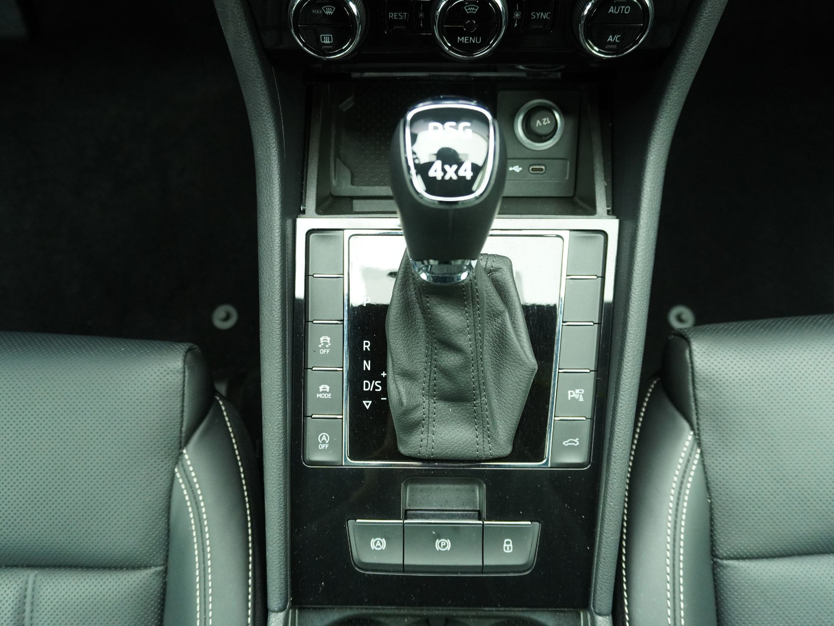 SKODA Superb Combi 2.0 TSI DSG L&K 4×4