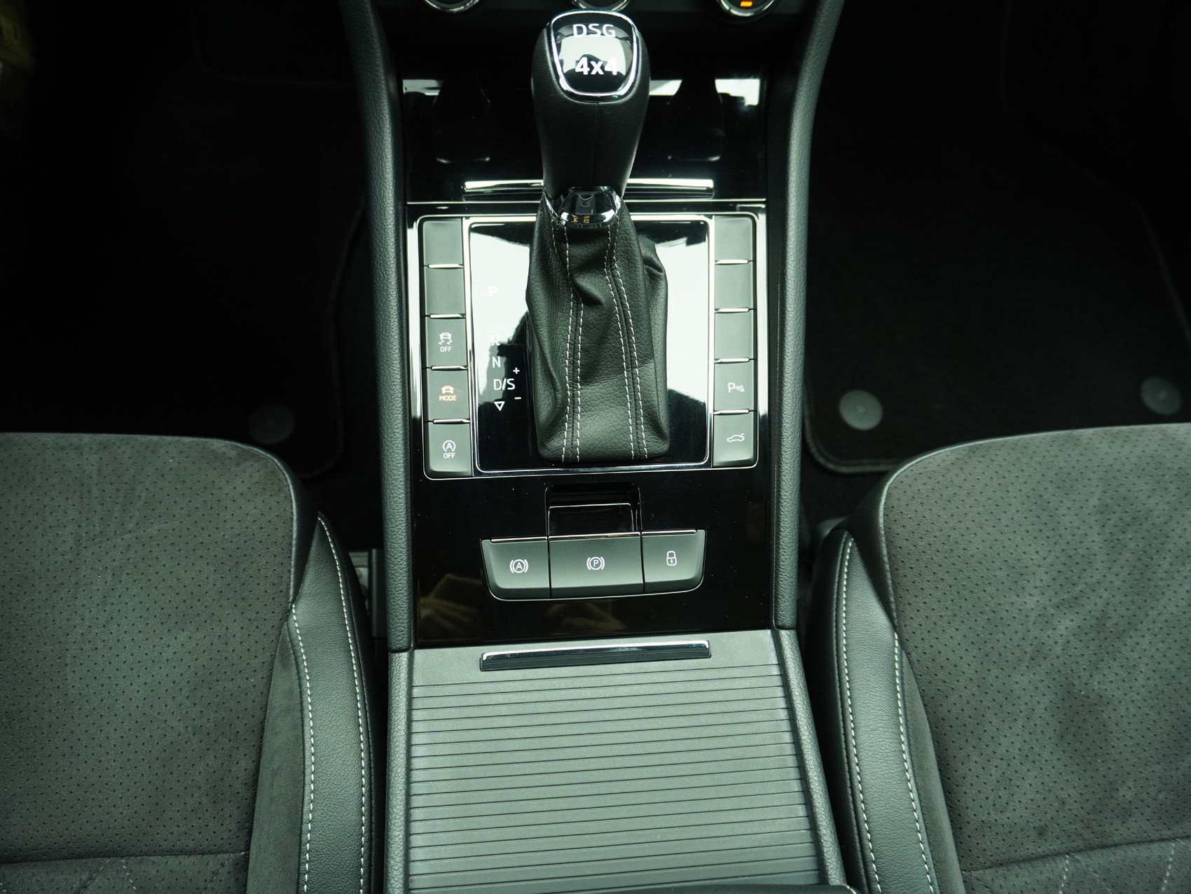 SKODA Superb Combi 2.0 TDI DSG Sport Line 4×4