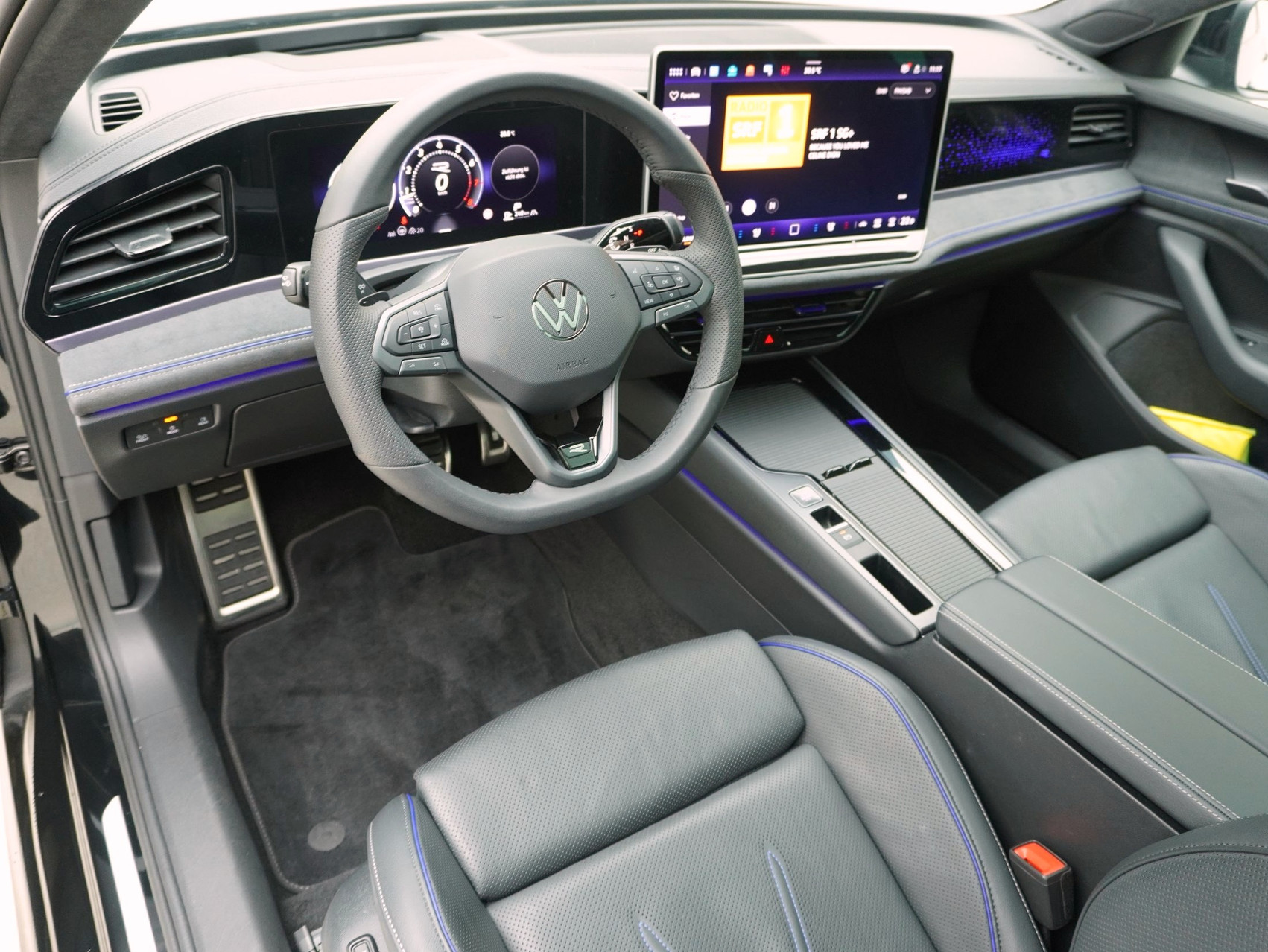 VW Passat Variant 2.0 TSI DSG R-Line 4Motion **R-Line Signature**