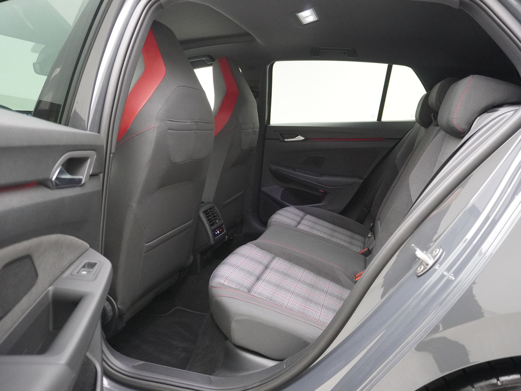 VW Golf 8.5 2.0 TSI DSG GTI Black Style (2025) ** Anhängerkupplung / Harman/Kardon / Panoramadach**