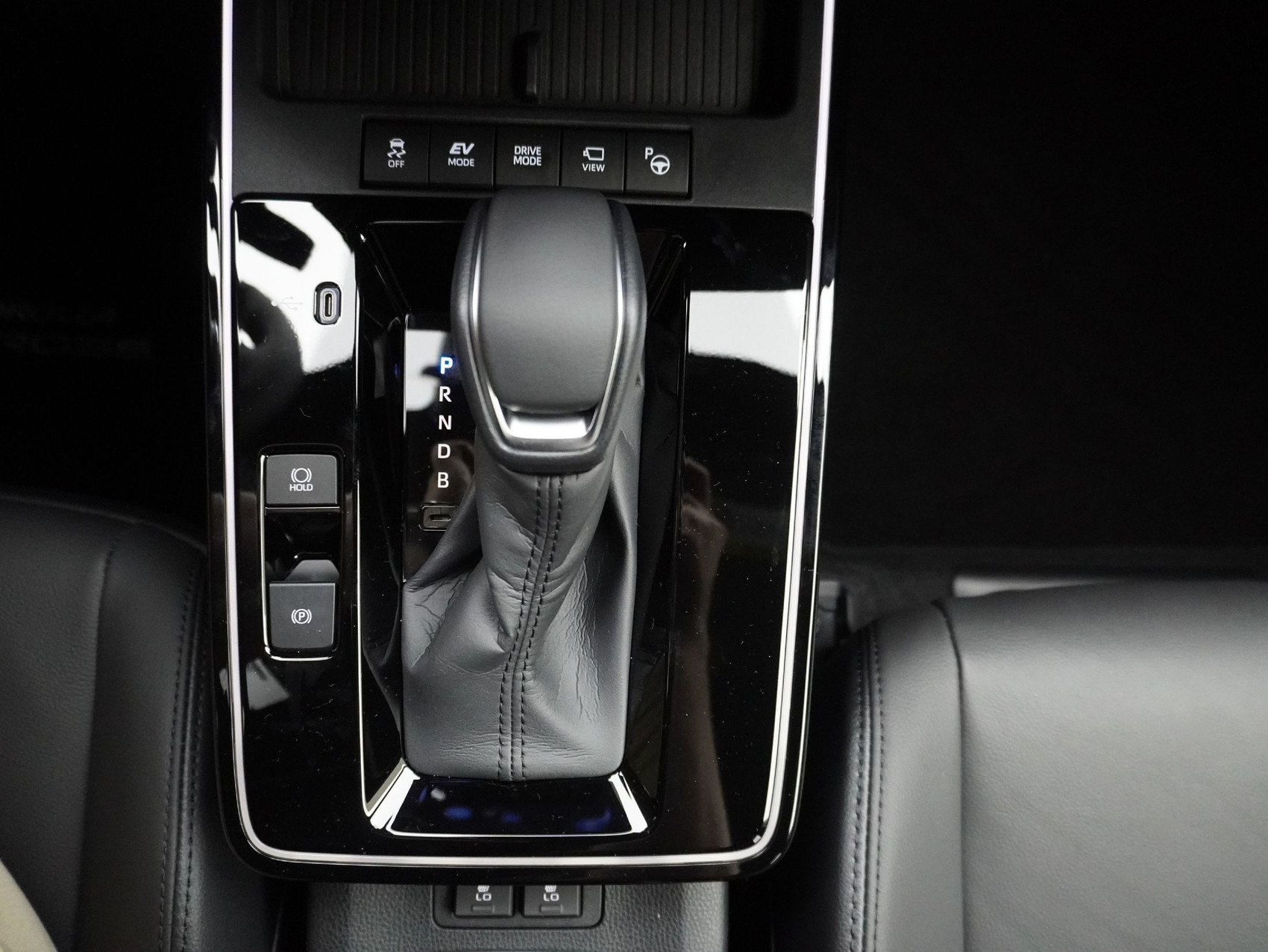 TOYOTA Corolla Cross 2.0 HSD Premium AWD-i ** 4×4  **