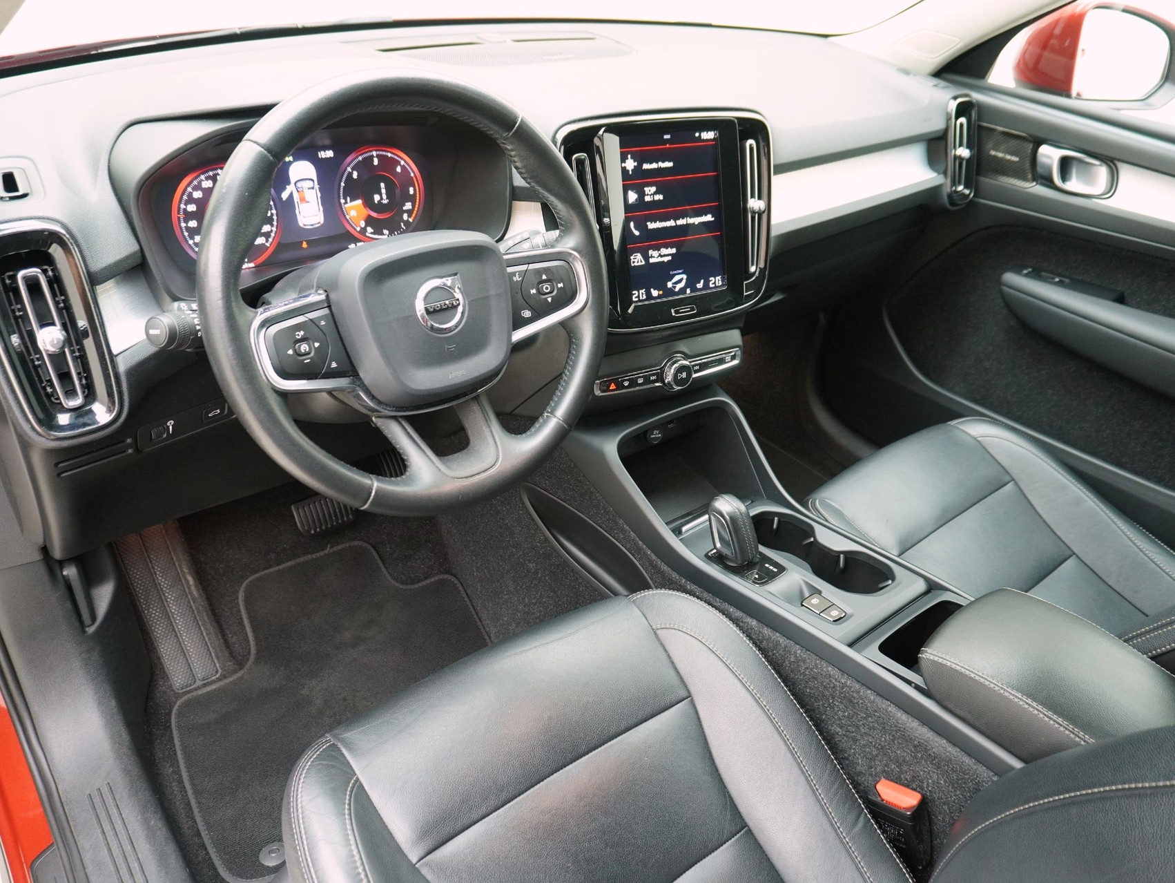 VOLVO XC40 2.0 D4 Momentum AWD