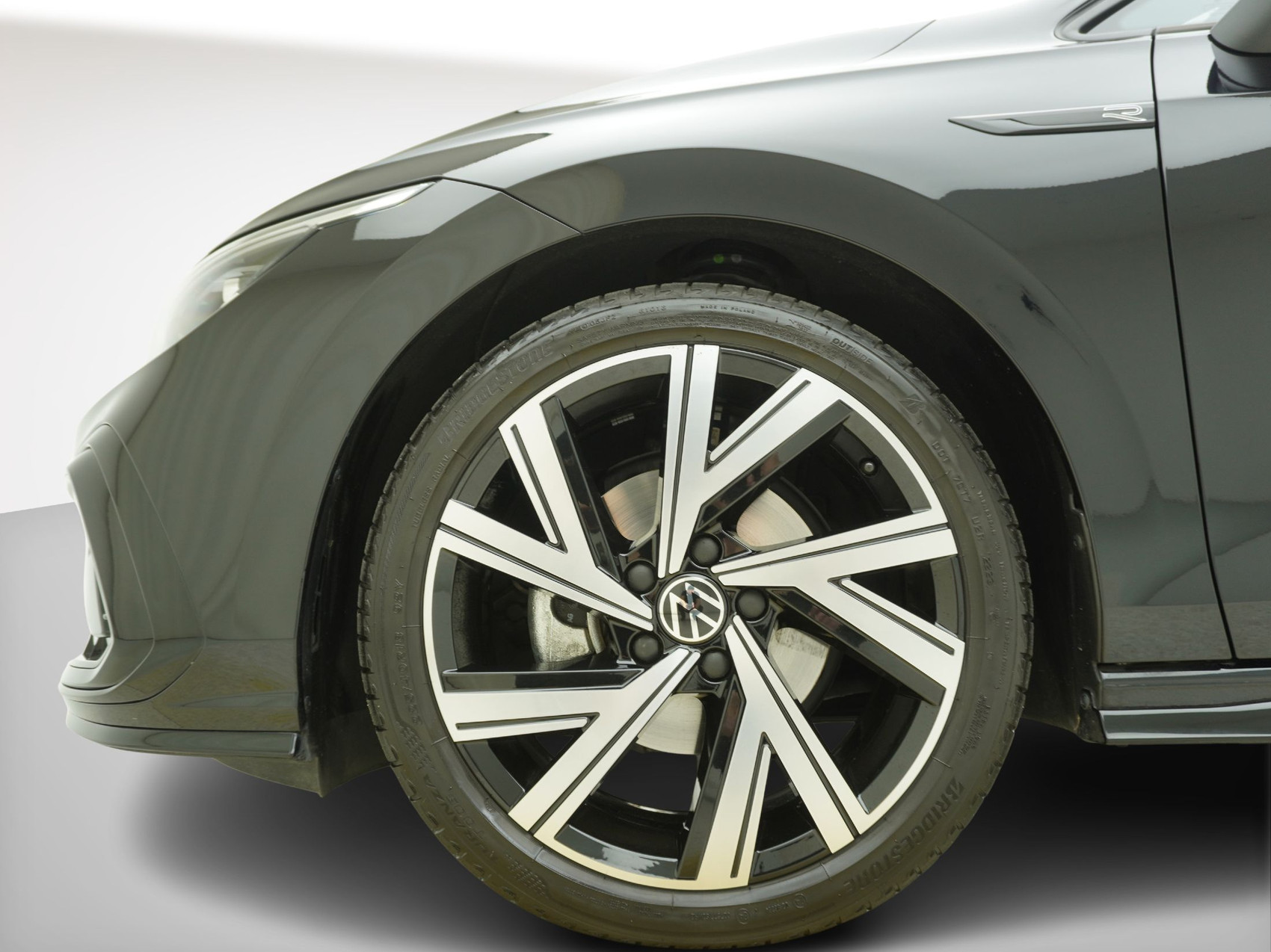 VW Golf 8 1.5 eTSI DSG R-Line