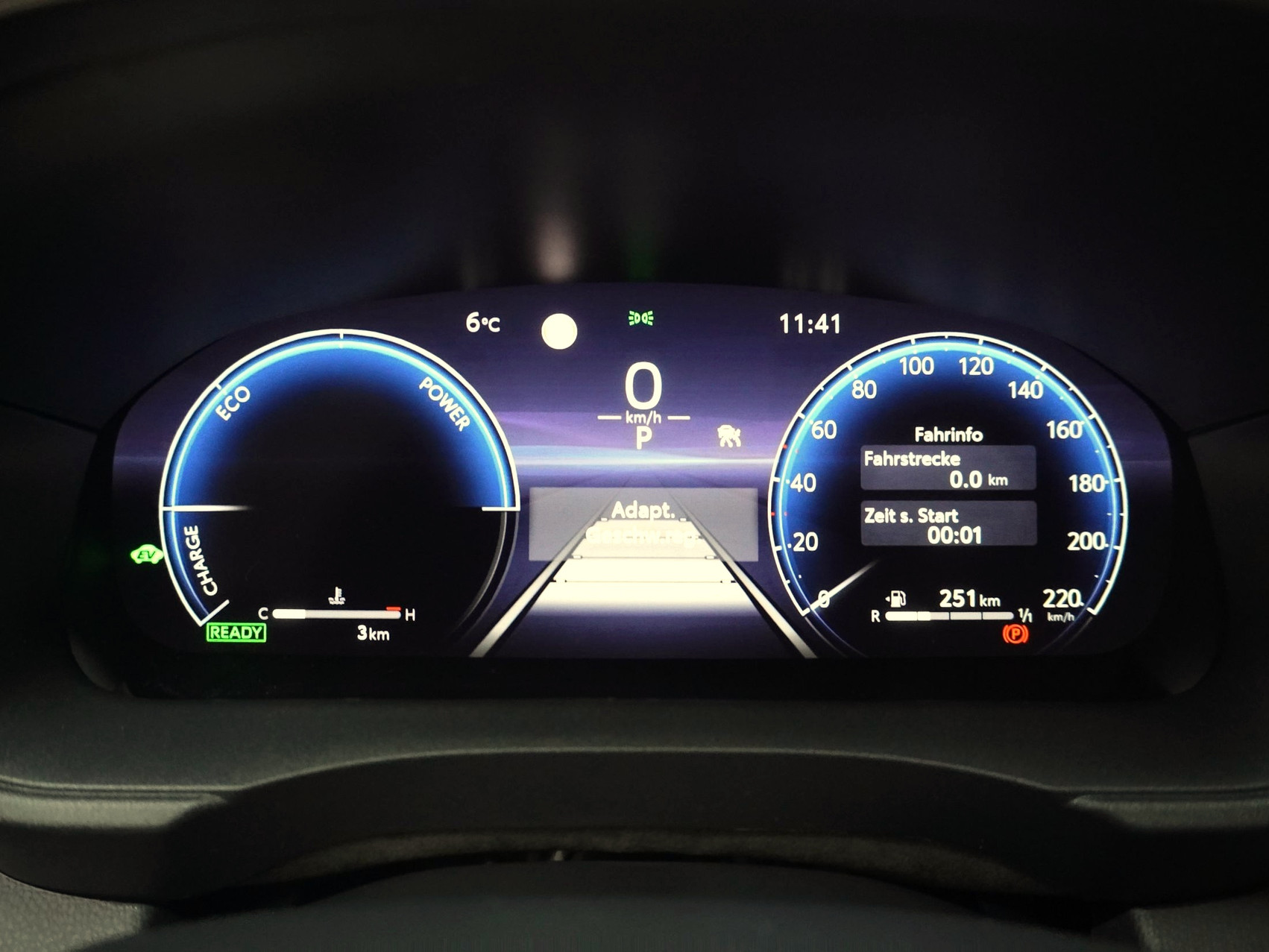 TOYOTA Yaris 1.5 VVT-i HSD Premium ** mit Glasdach **