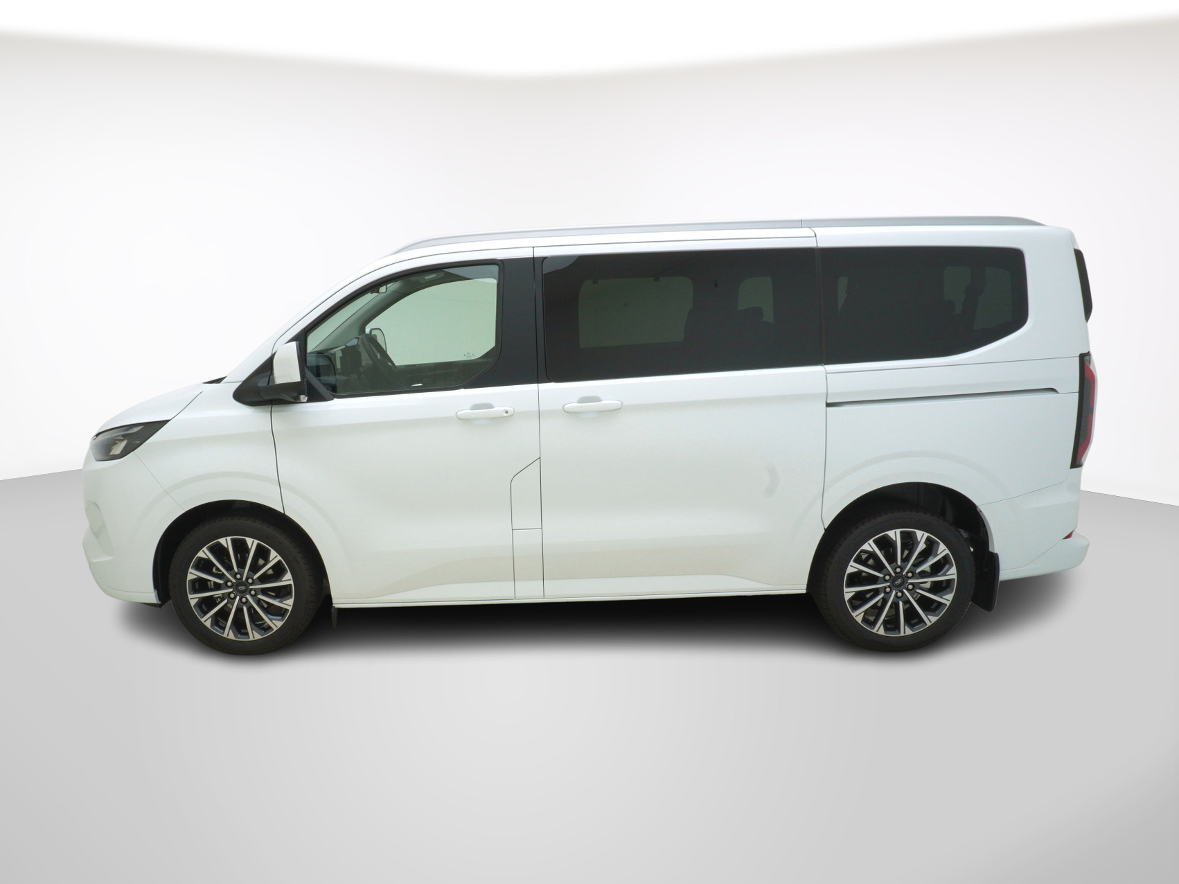 FORD Tourneo Custom L1 2.5 Plug-in-Hybrid Titanium X