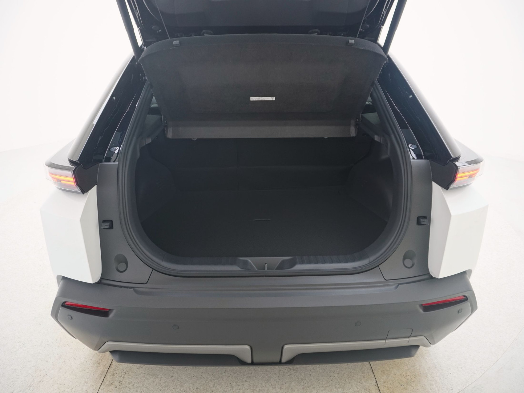 TOYOTA C-HR+ 77 KWh AWD Premium ** mit Panoramadach **