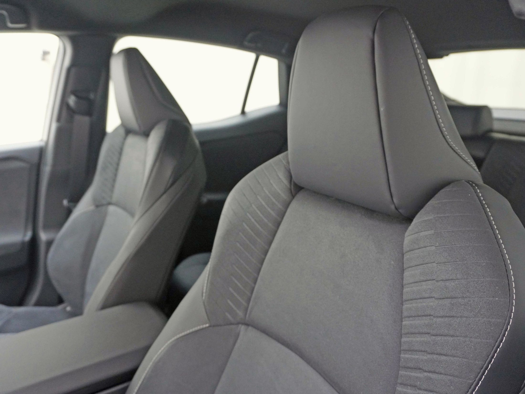 TOYOTA C-HR+ 77 kWh AWD Premium ** 22KW Ladung **