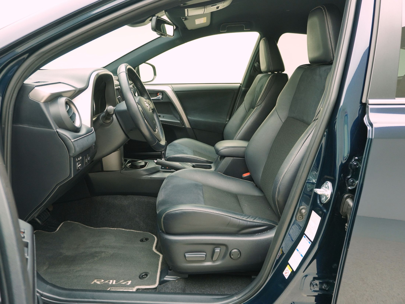 TOYOTA RAV4 2.5 HSD Sapphire