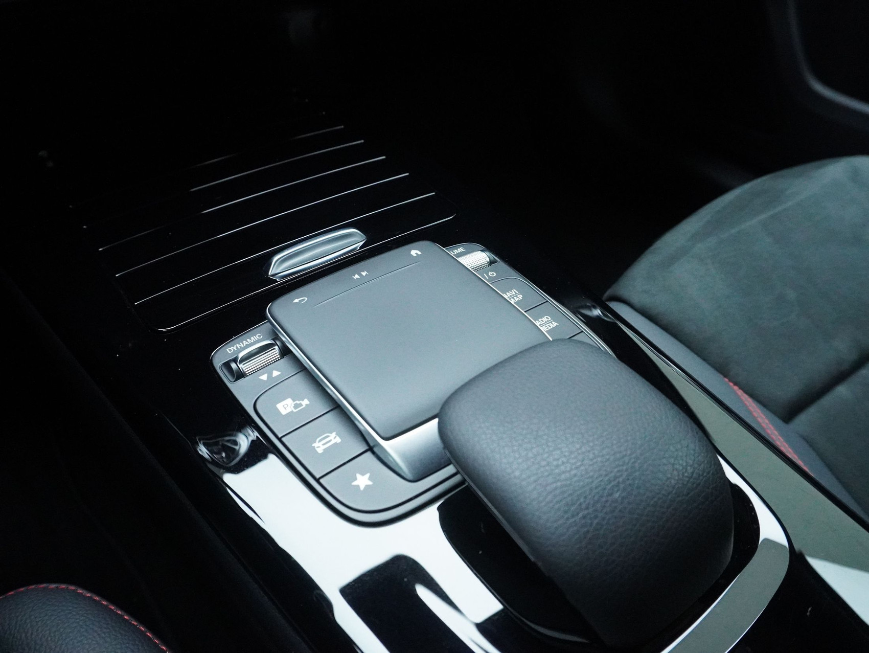 MERCEDES-BENZ A-Klasse A 250 e AMG Line